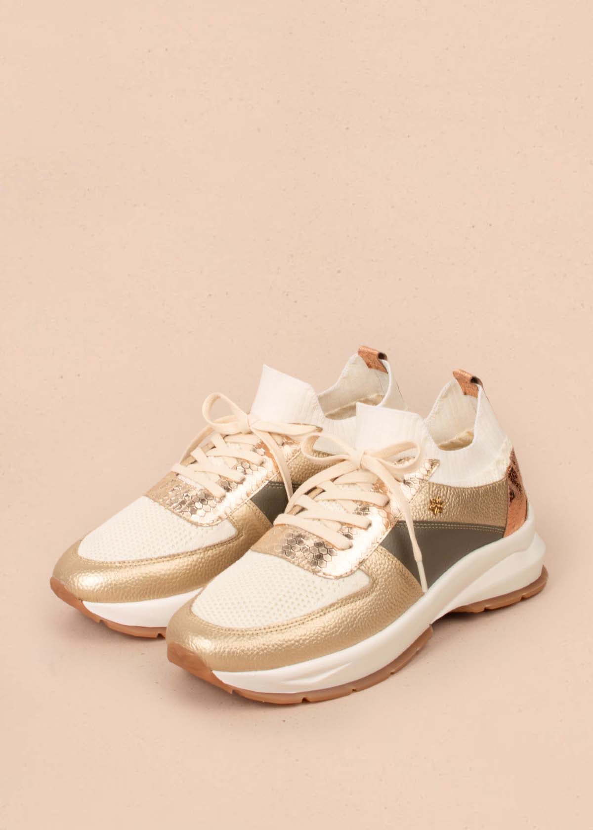 Tenis casuales en cuero color champaña 104769