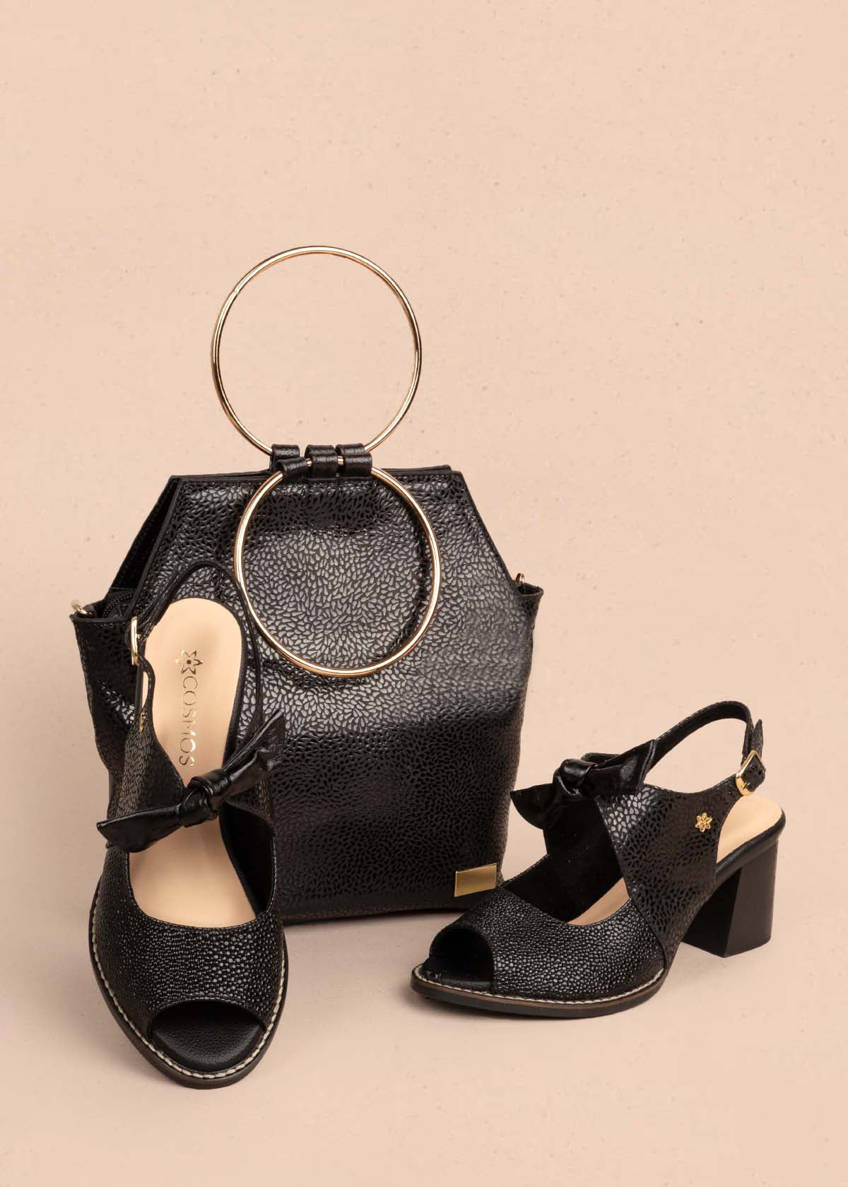 Sandalias altas en cuero color negro con moño 105092