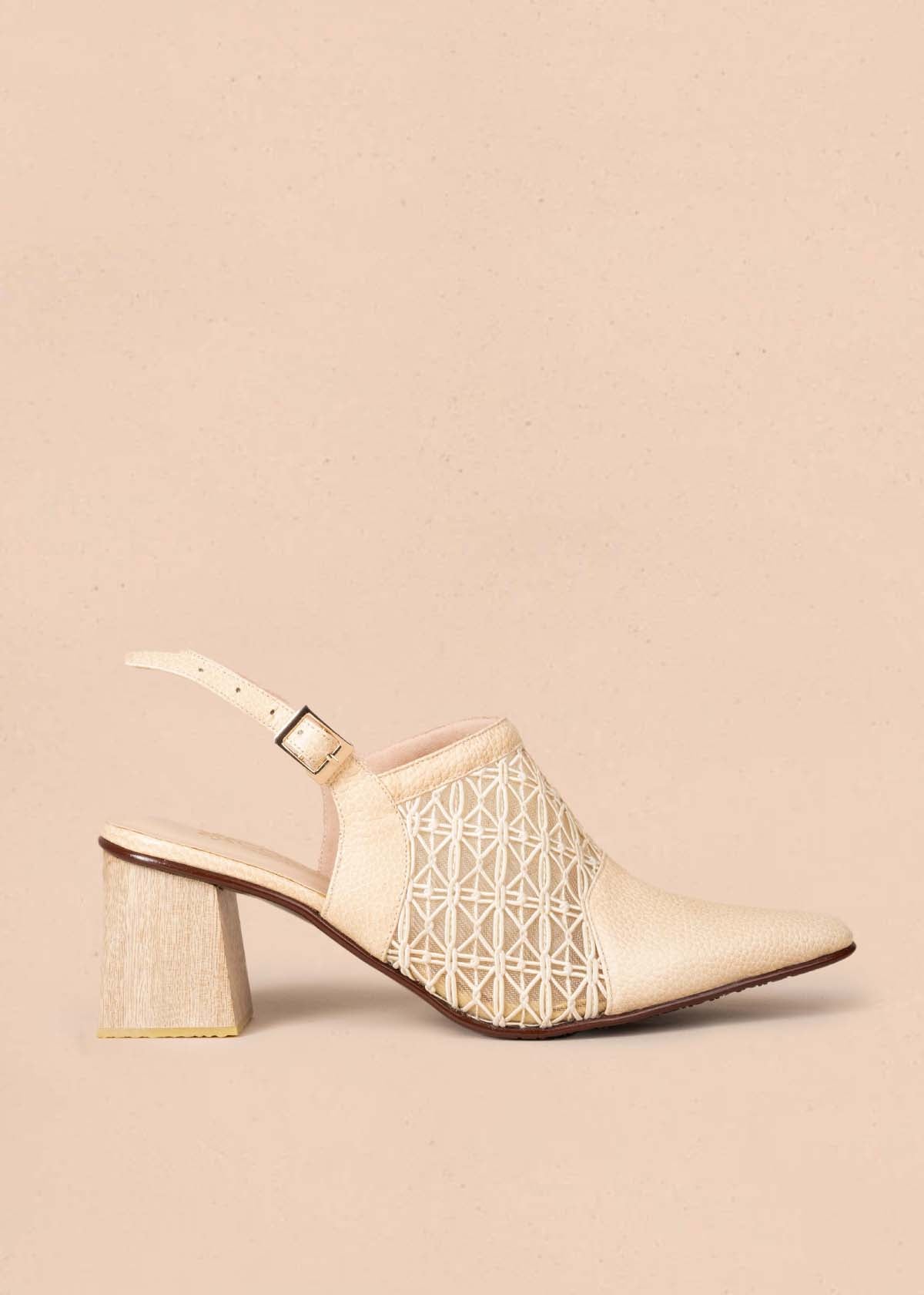 Tacones trabilla en cuero color beige con transparencia 105177