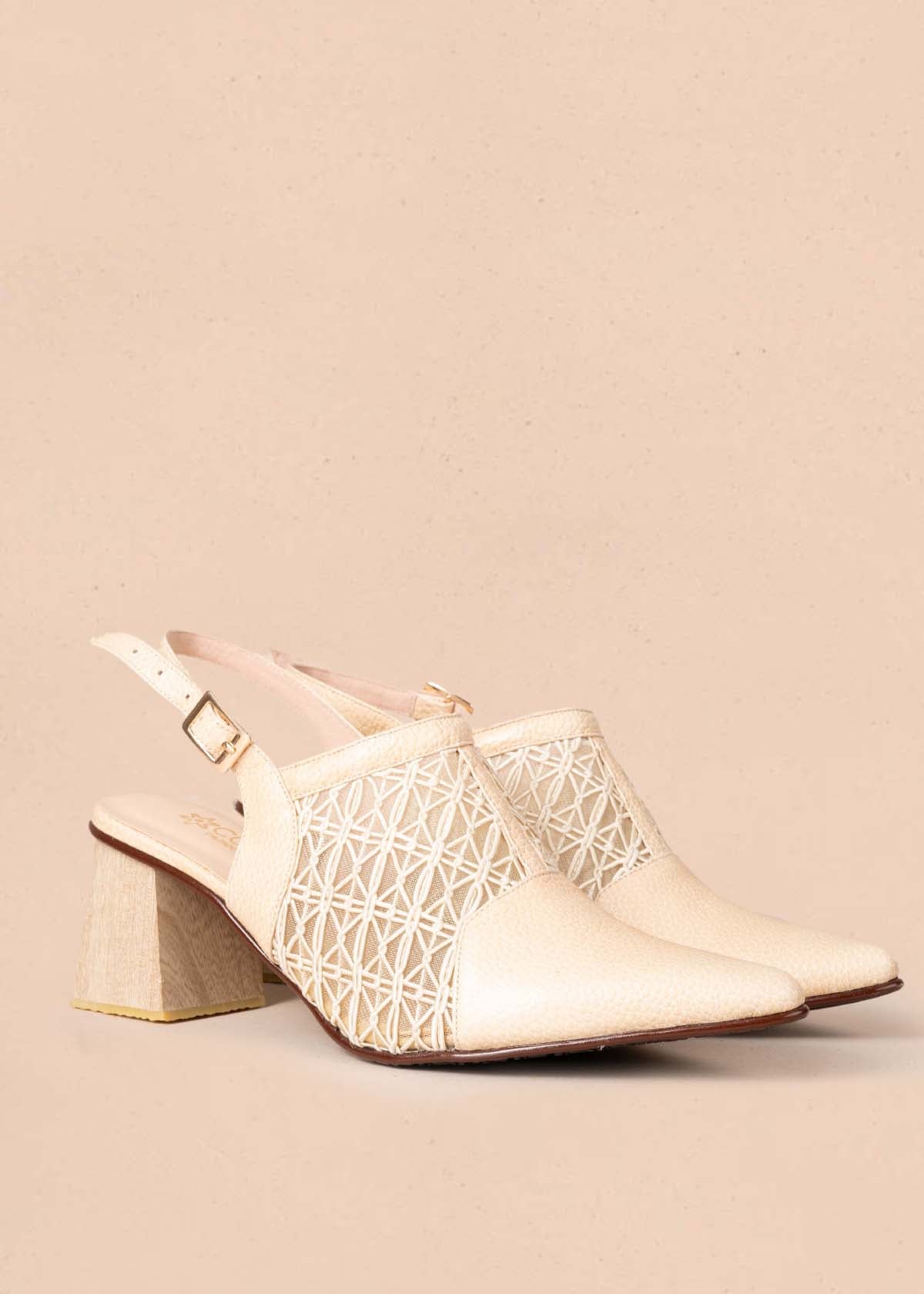 Tacones trabilla en cuero color beige con transparencia 105177