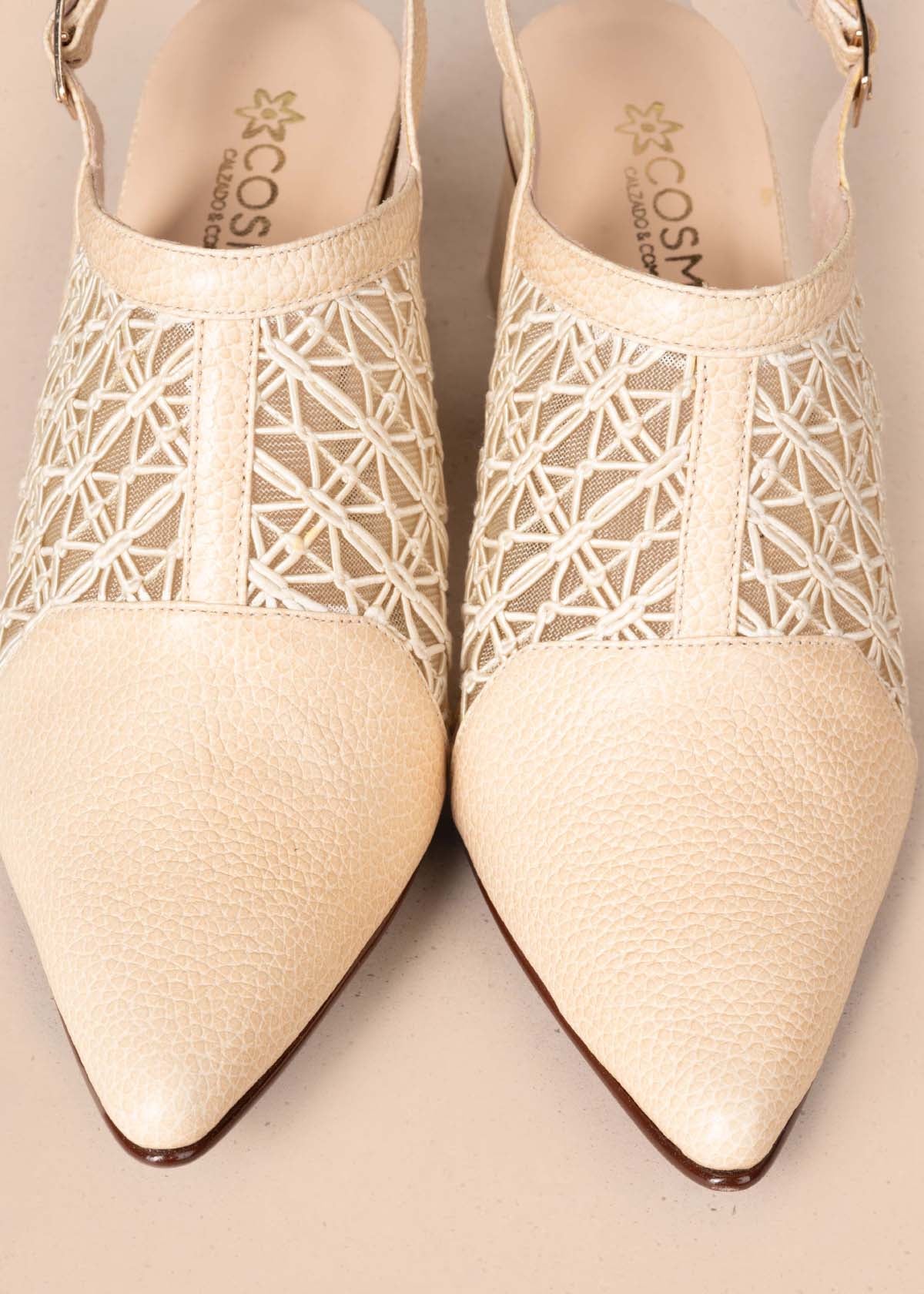 Tacones trabilla en cuero color beige con transparencia 105177