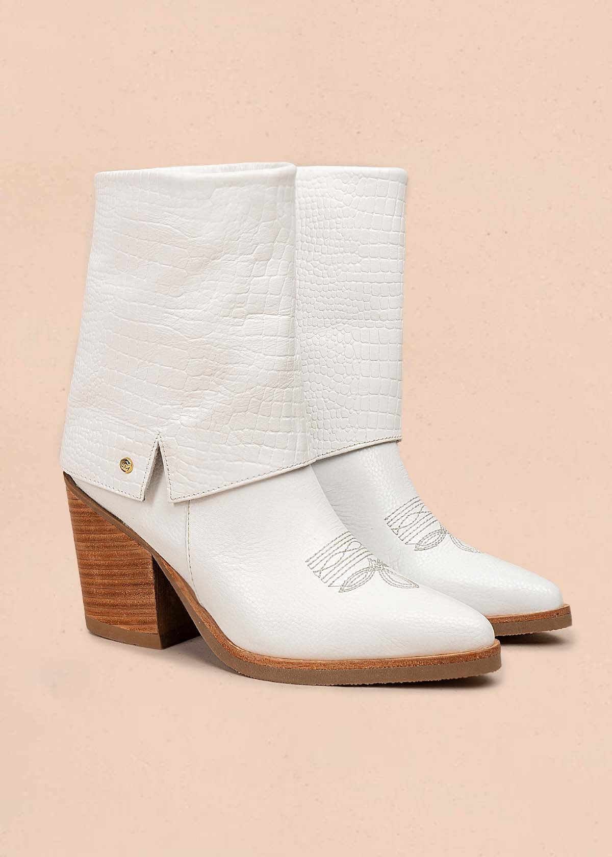 Botas en cuero color blanco con bordado 105277