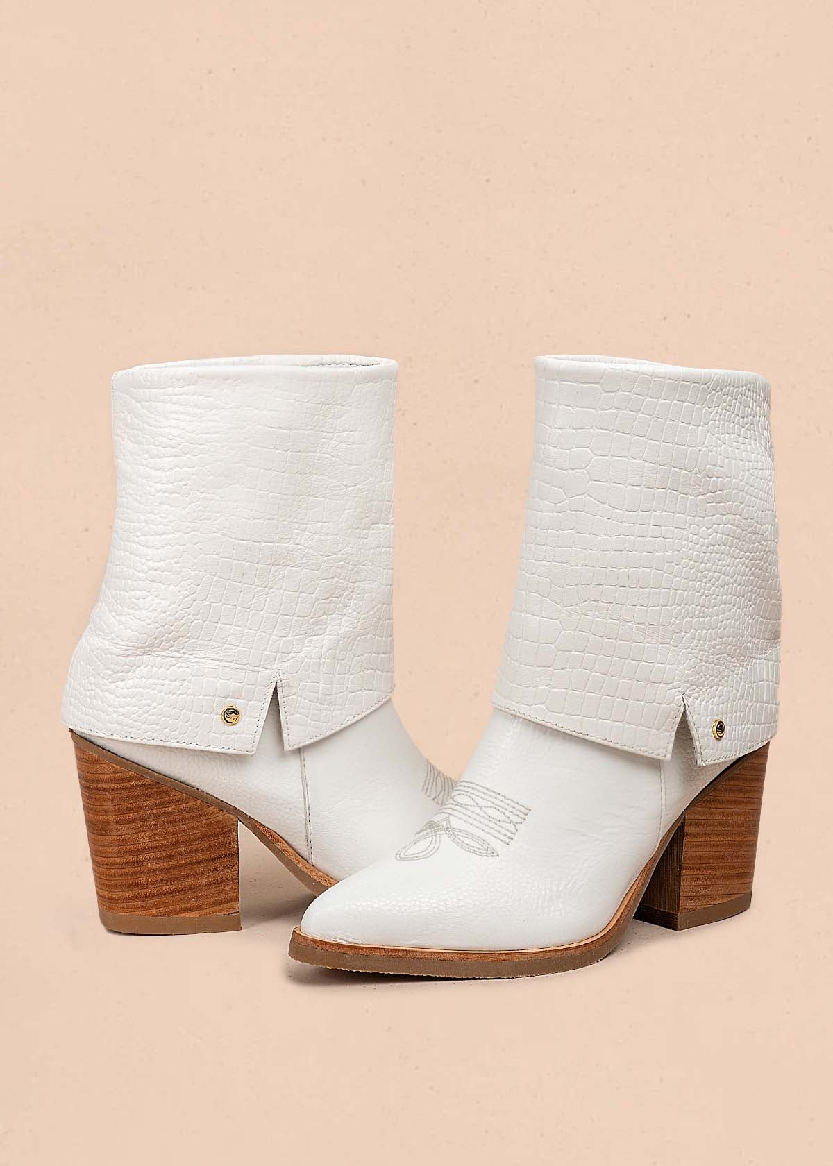 Botas en cuero color blanco con bordado 105277