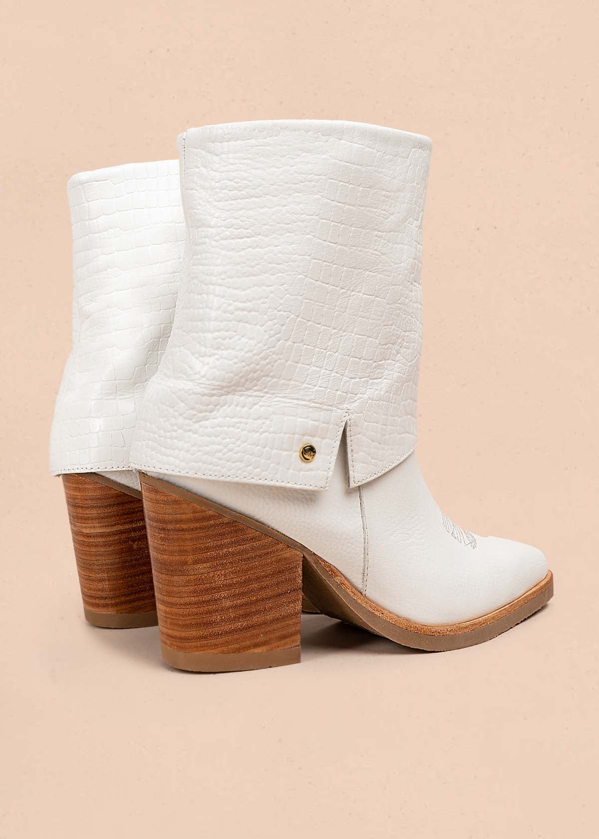 Botas en cuero color blanco con bordado 105277