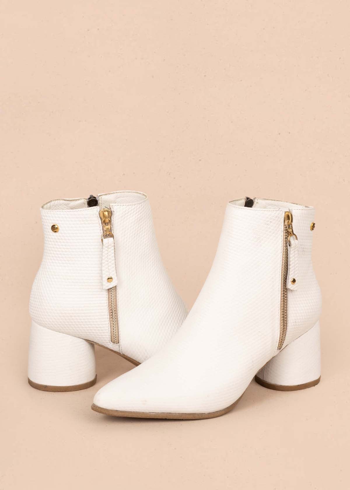 Botines en cuero color blanco con textura croco 105282