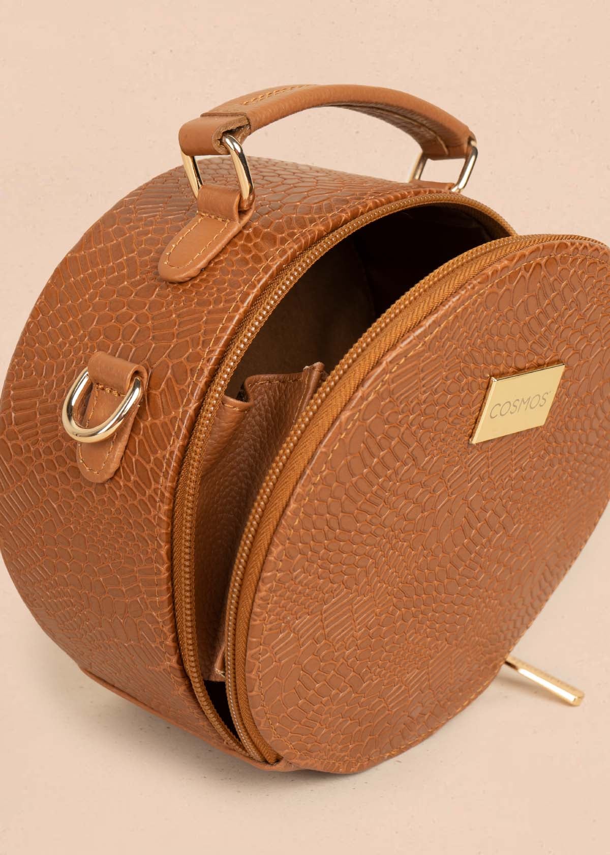 Bolso manos libres en cuero color tabaco 105313