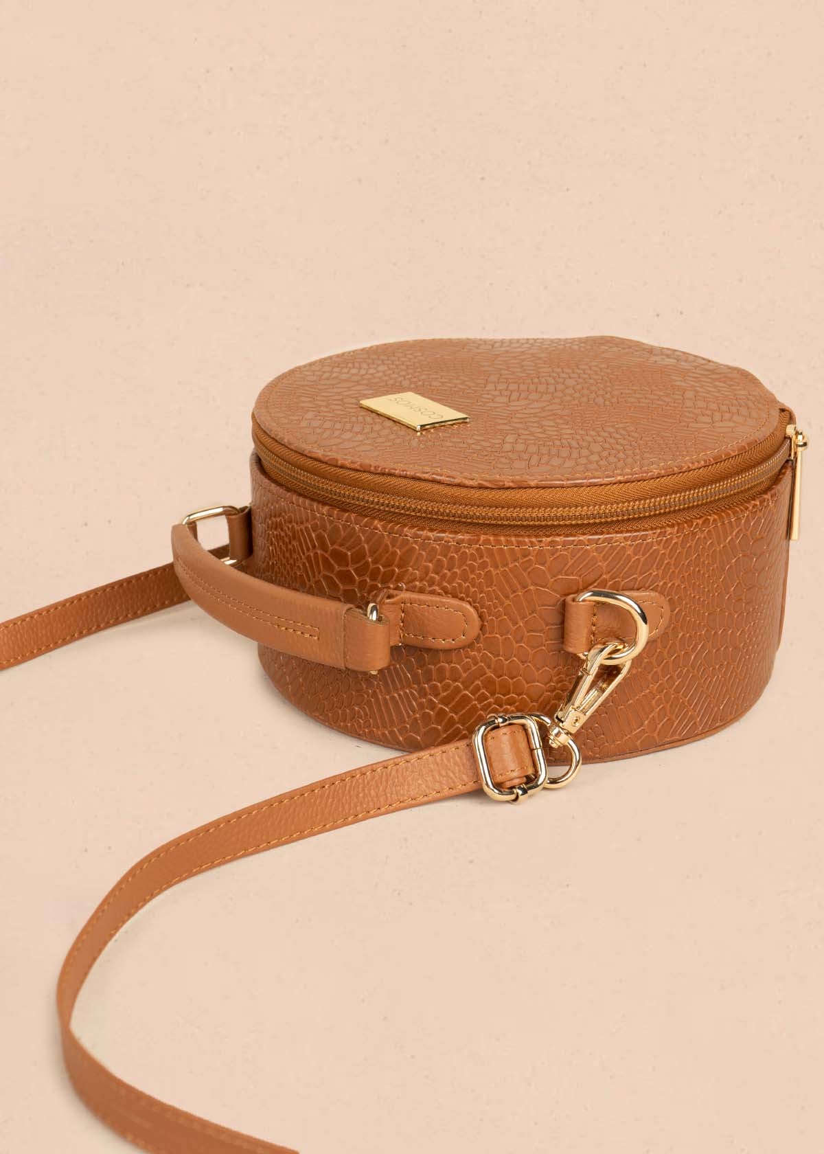 Bolso manos libres en cuero color tabaco 105313
