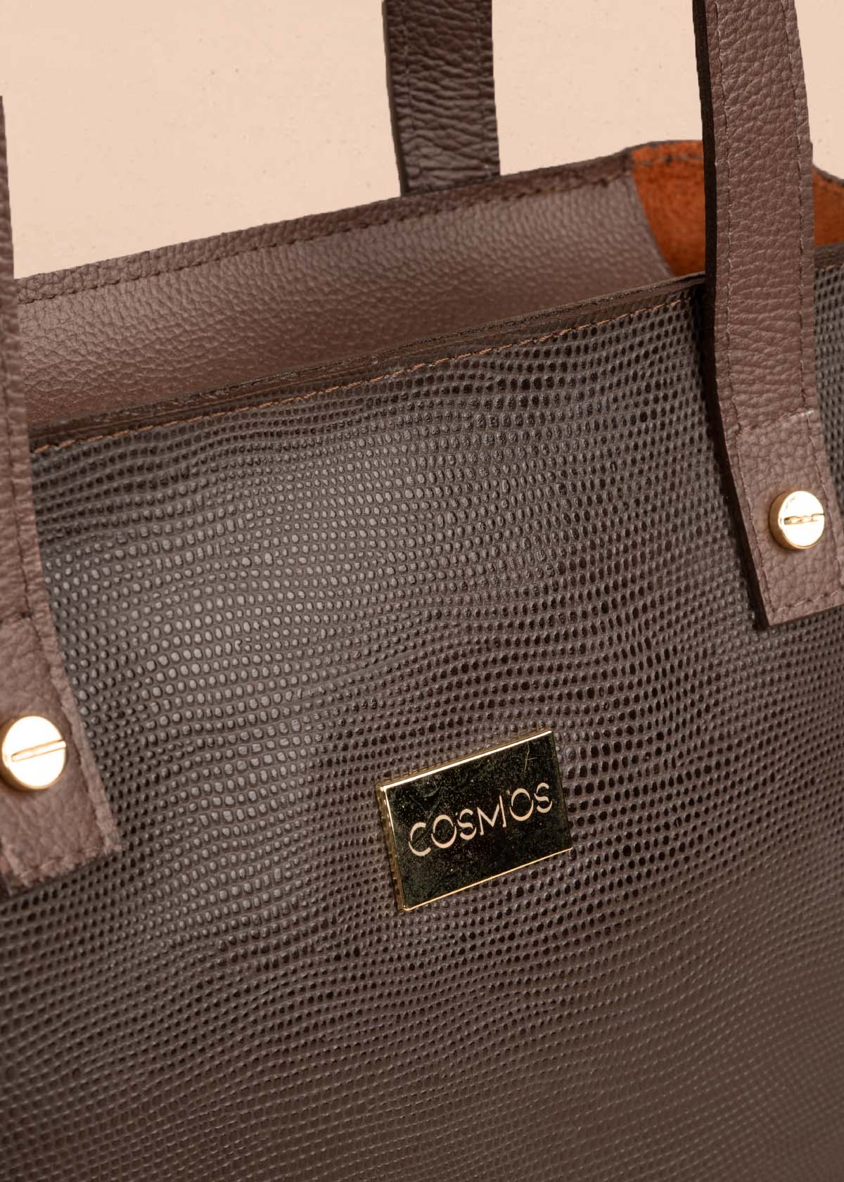 Bolso tipo cartera en cuero color café con textura croco 105316