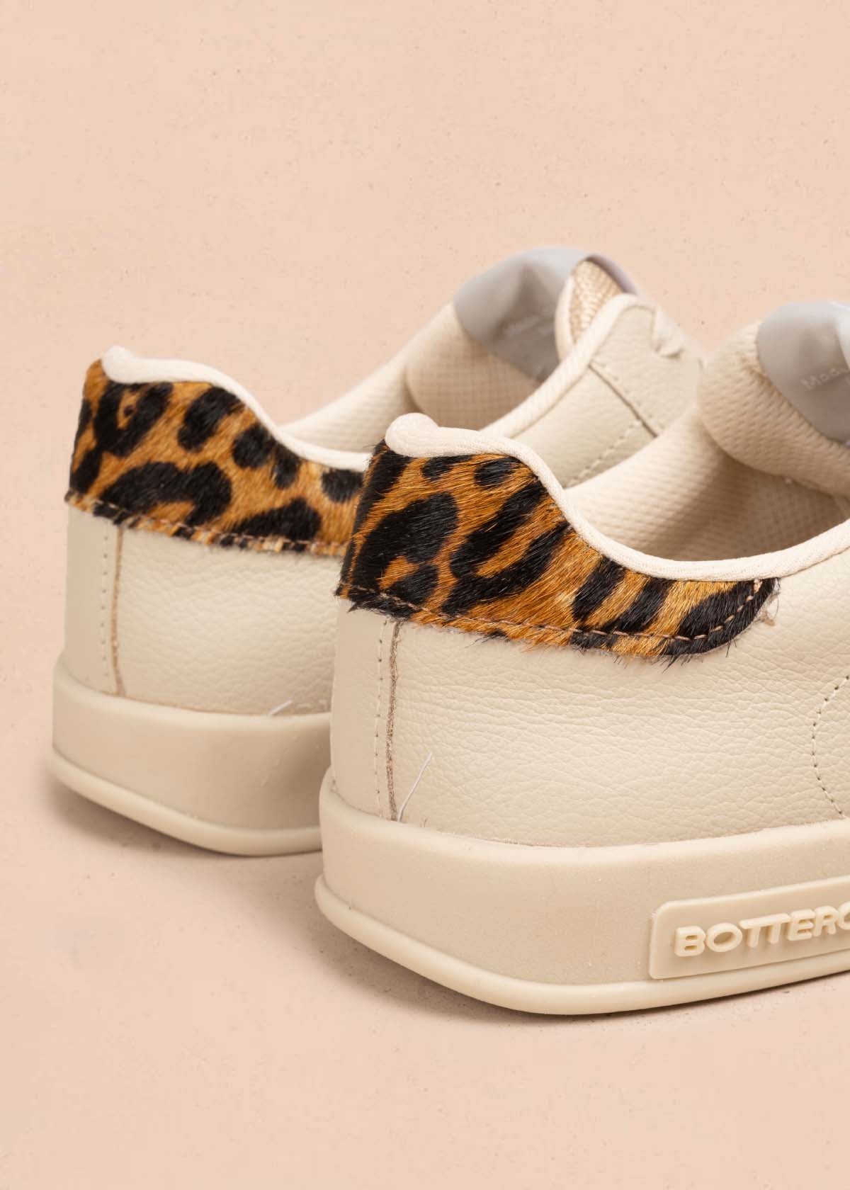 Tenis casuales en cuero color beige 105330