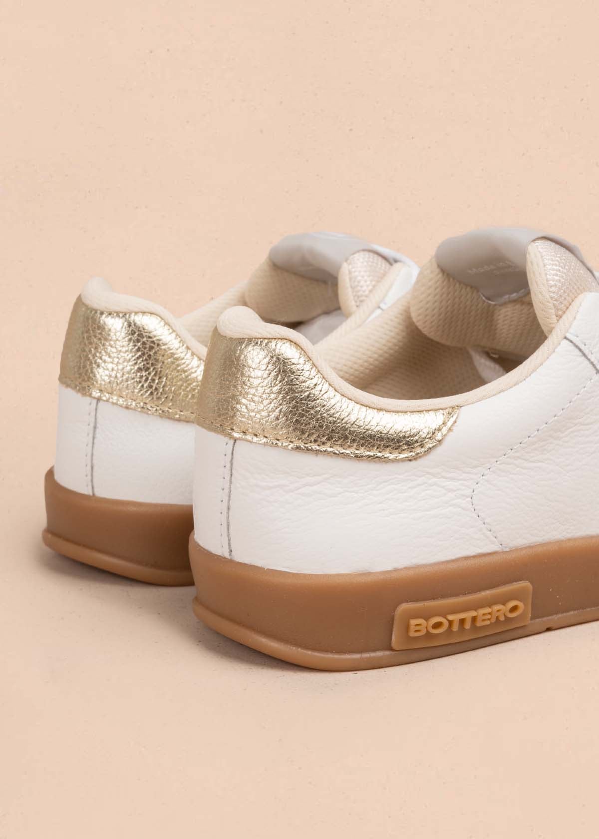 Tenis casuales en cuero color blanco con champaña 105331