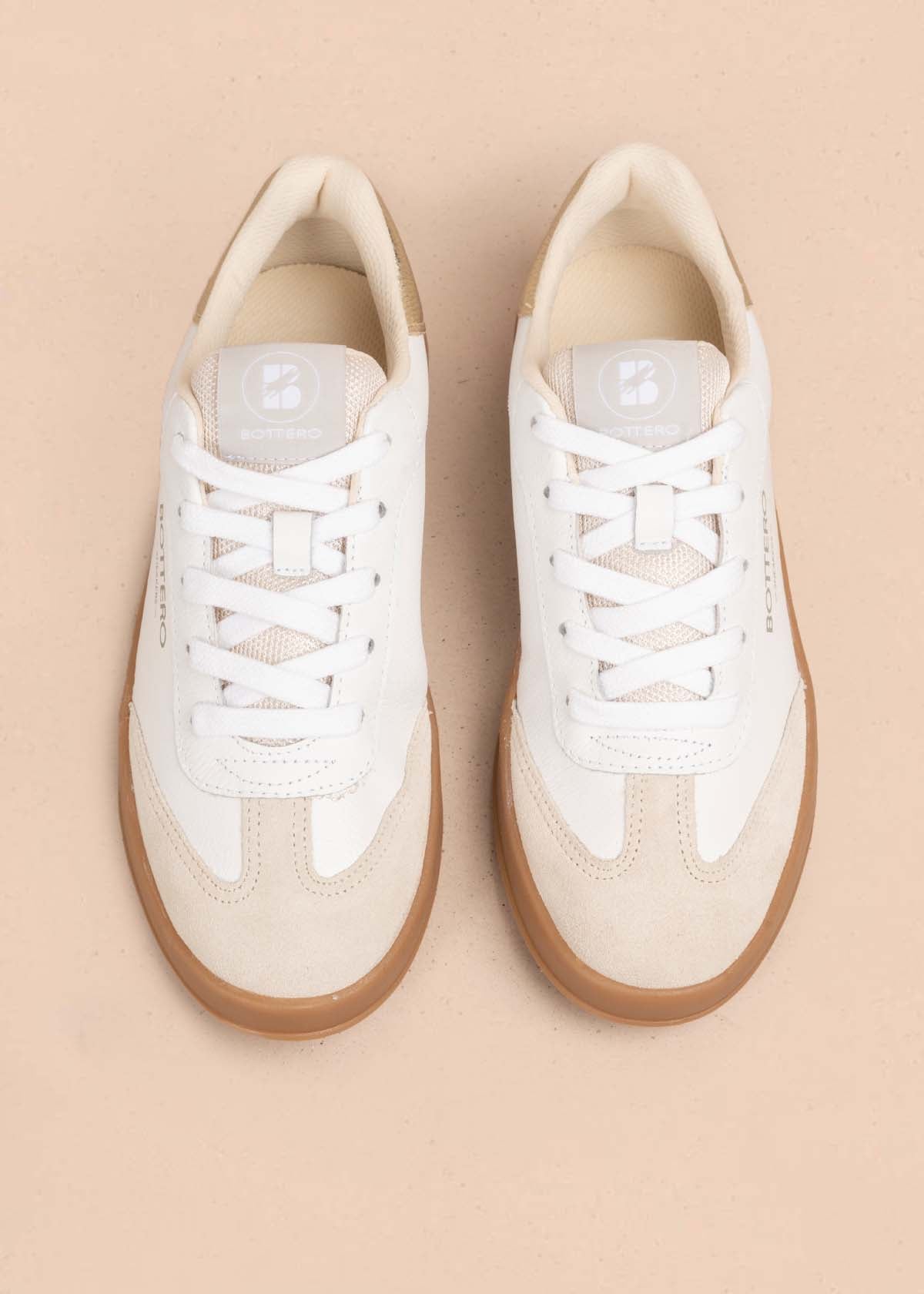 Tenis casuales en cuero color blanco con champaña 105331