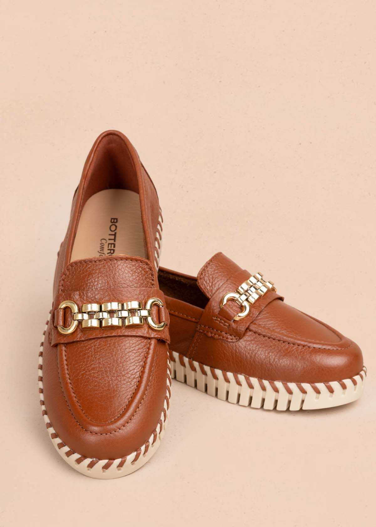 Mocasines en cuero color marrón con herraje dorado 105333
