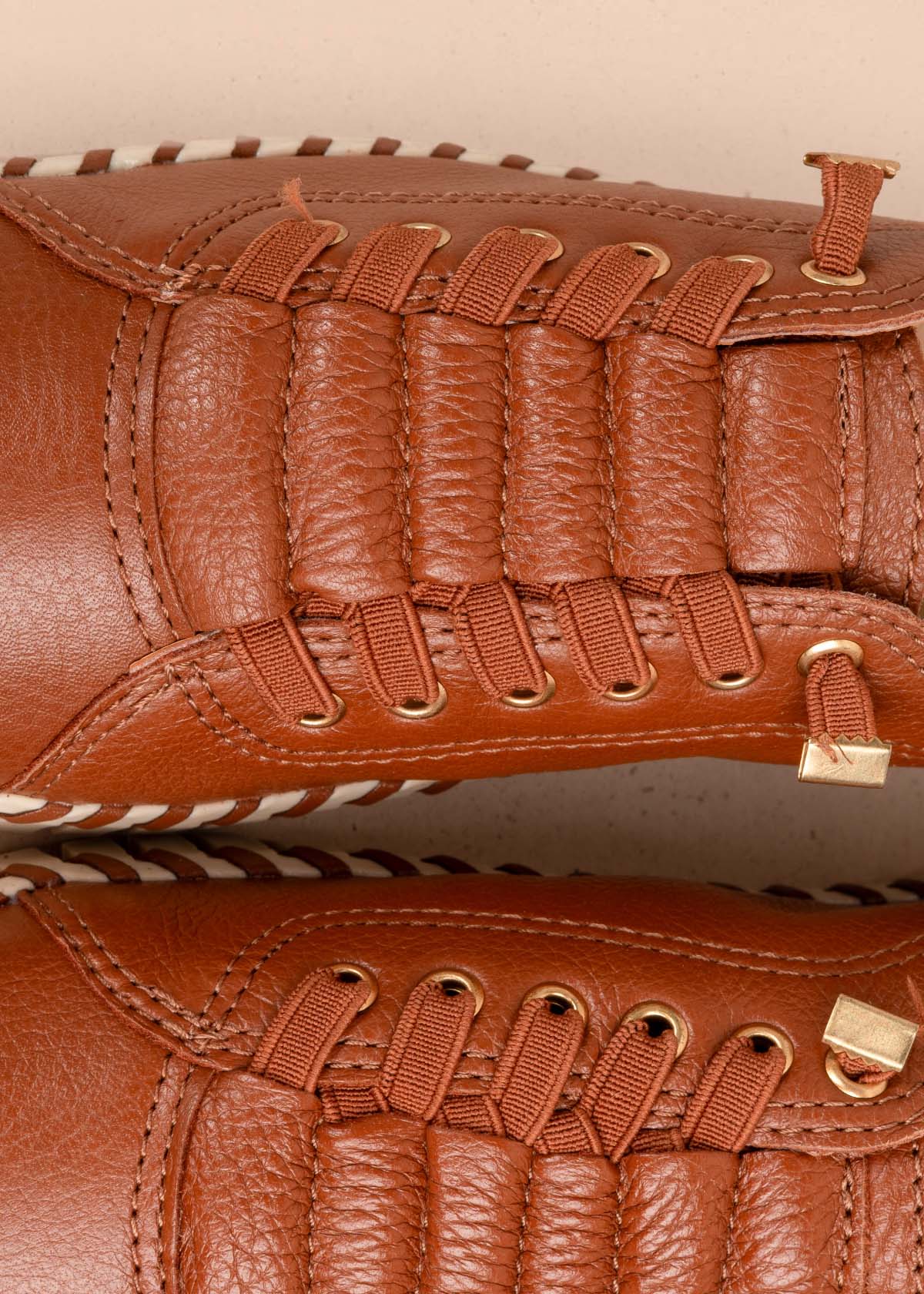 Tenis casuales en cuero color marrón 105334