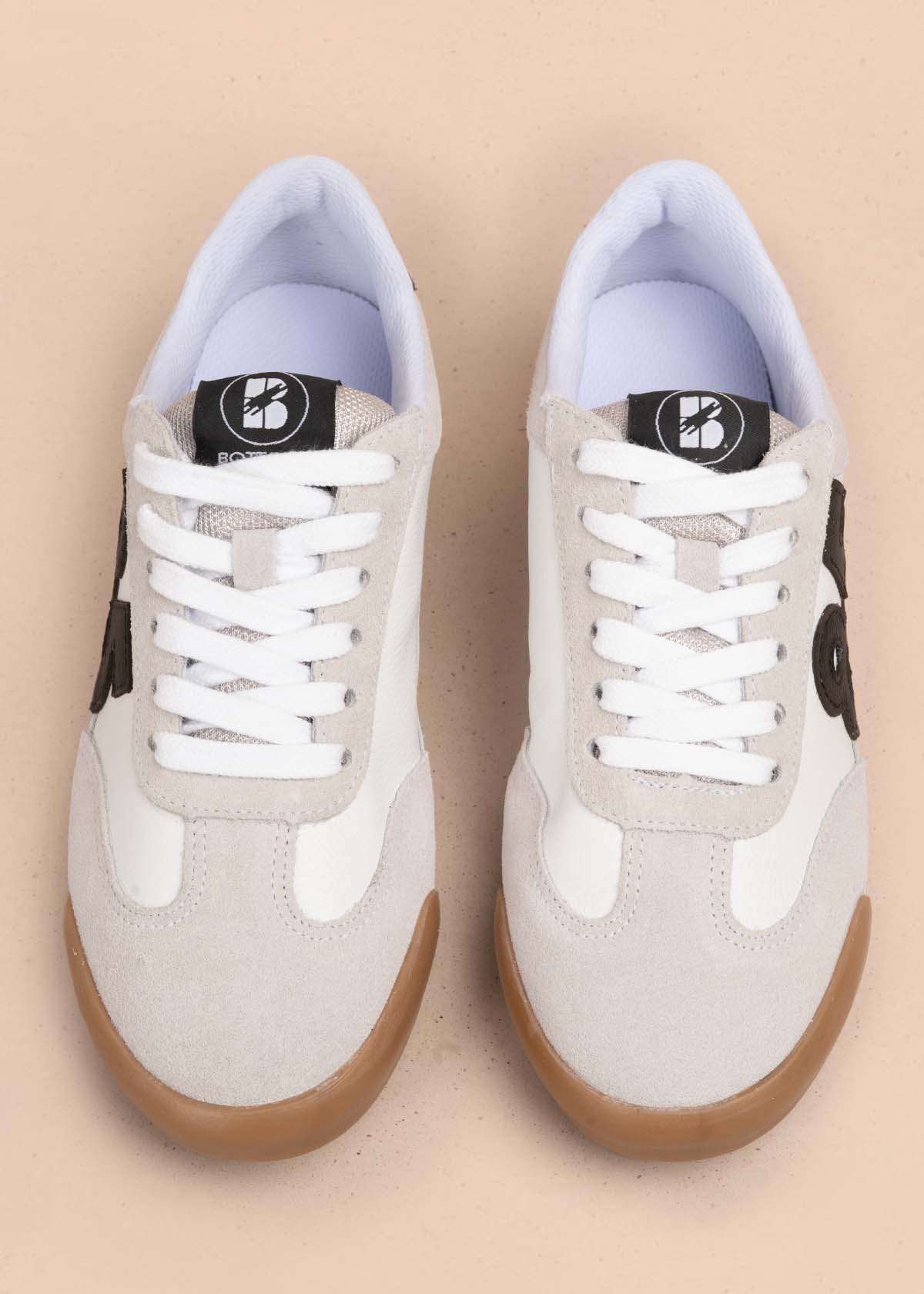 Tenis casuales en cuero color blanco 105336
