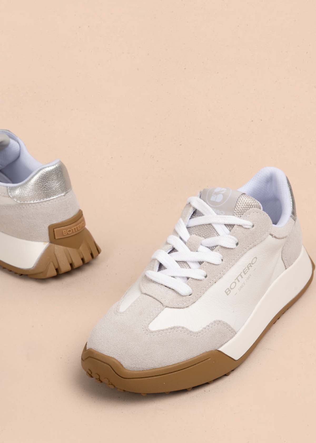 Tenis casuales en cuero color blanco 105339