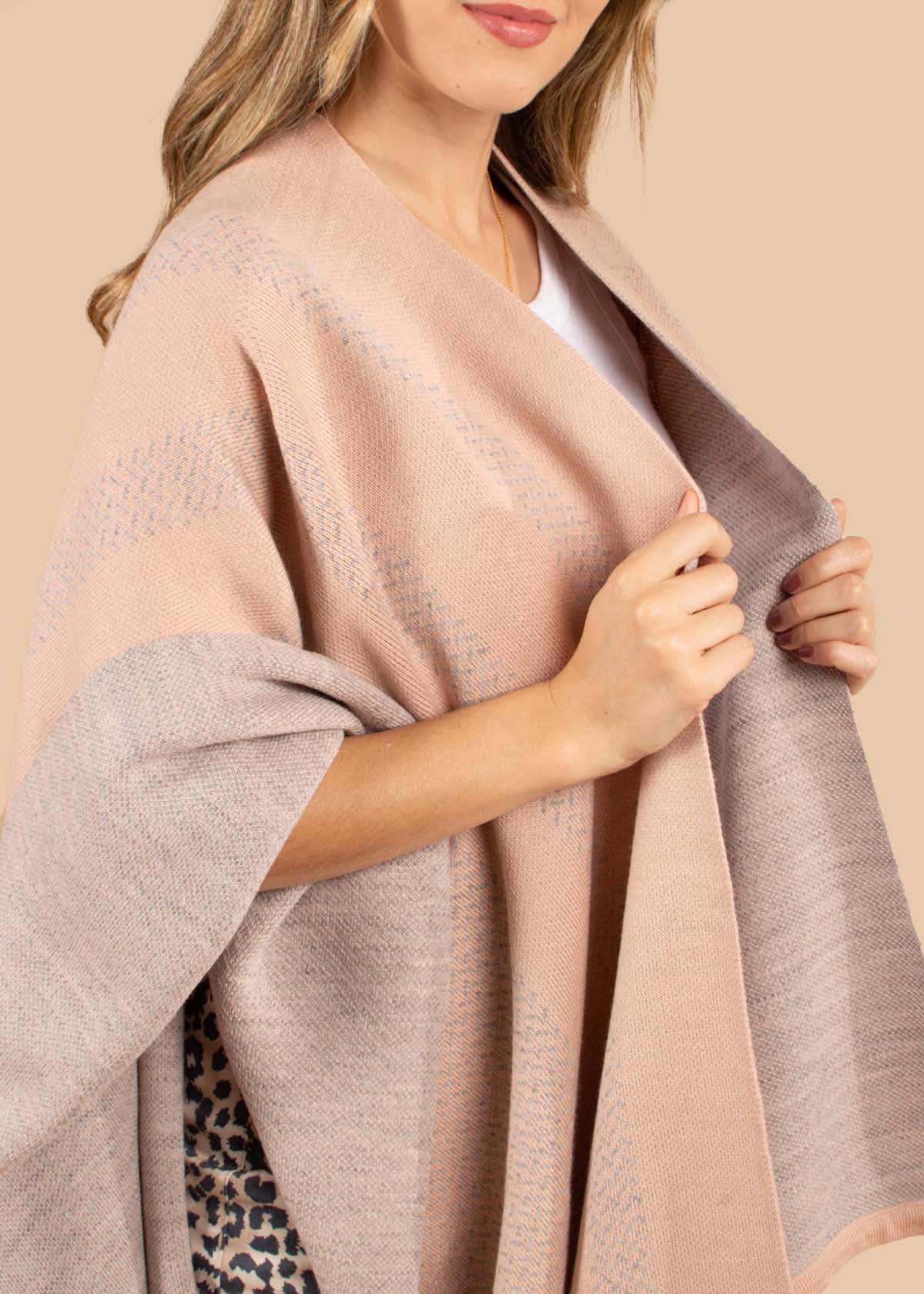 Chalina tejida color nude con gris 105347