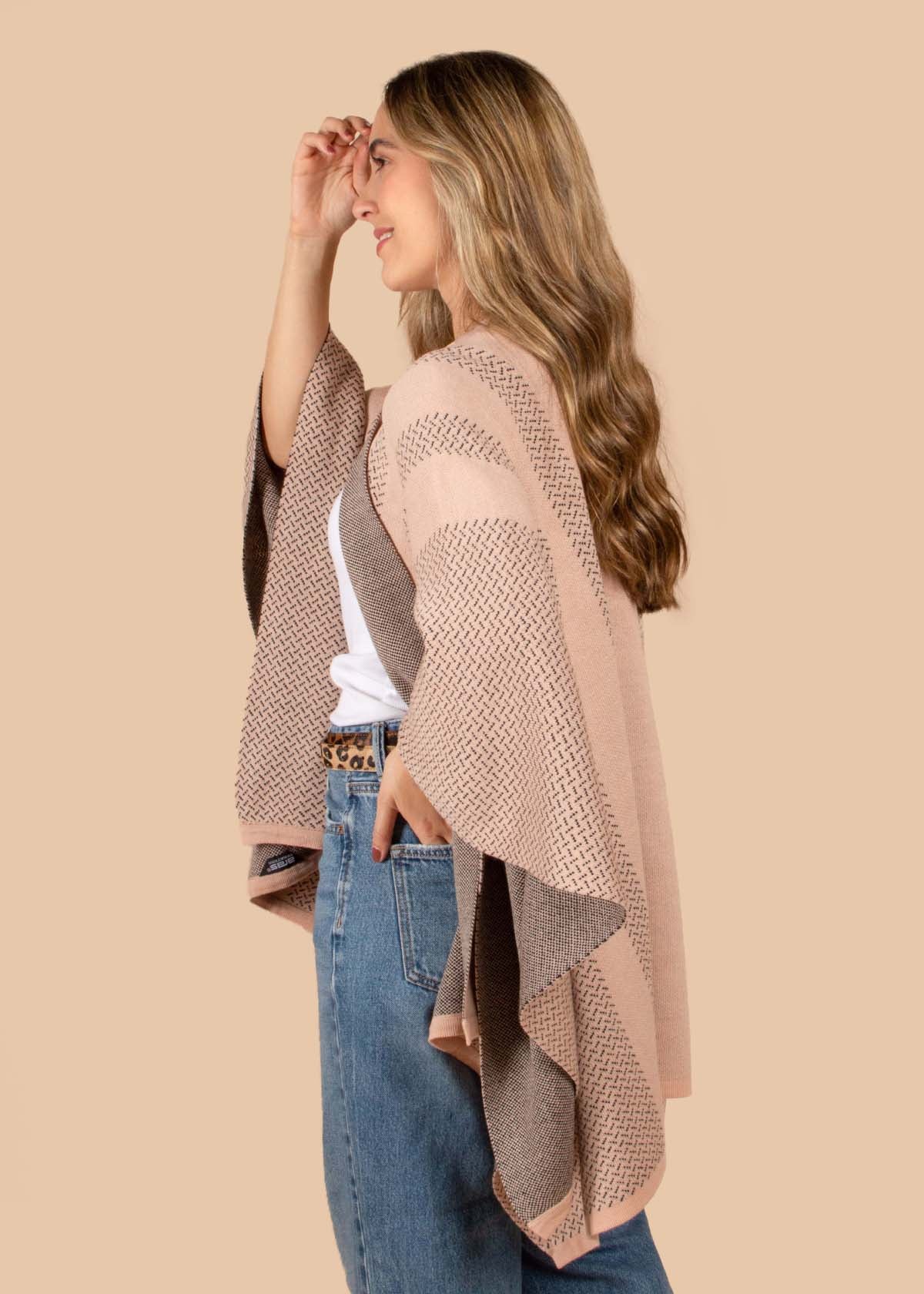 Chalina tejida color nude con negro 105347