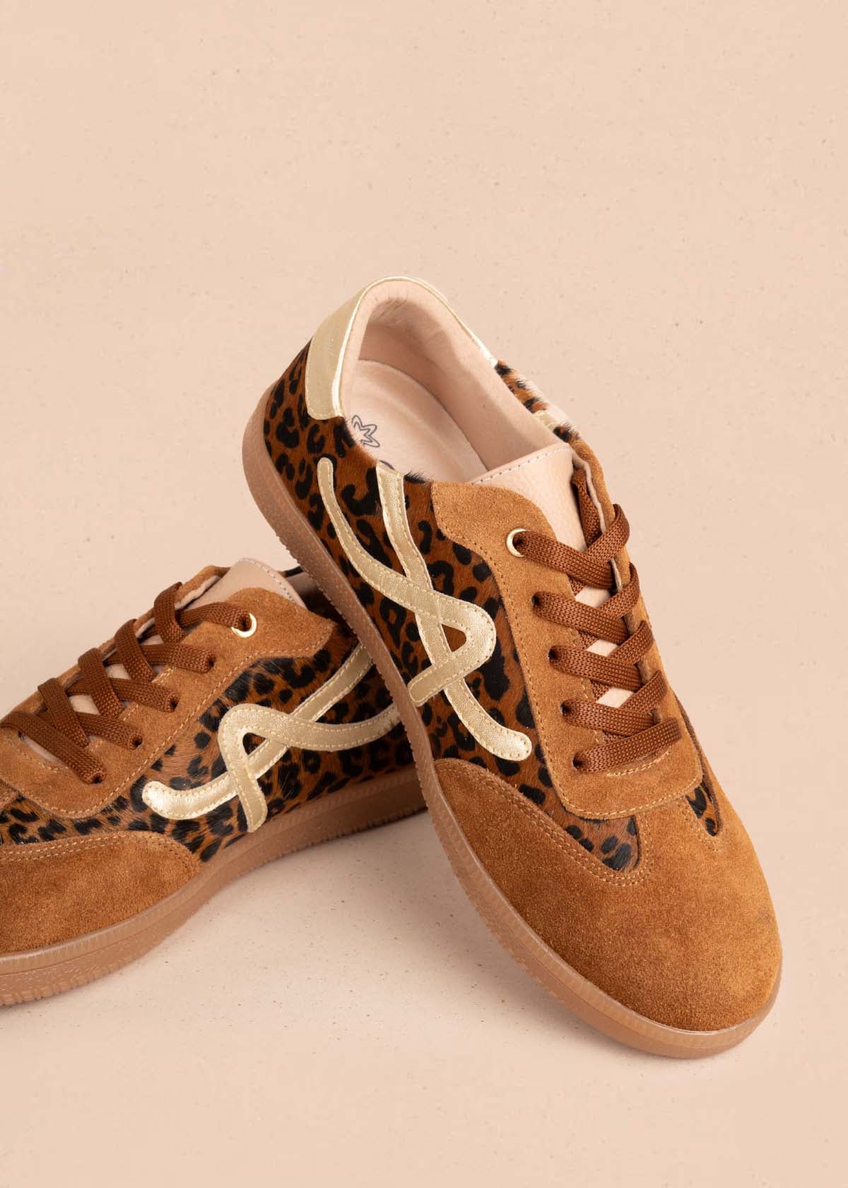 Tenis casuales en cuero color miel con cuero con pelo animal print 105379