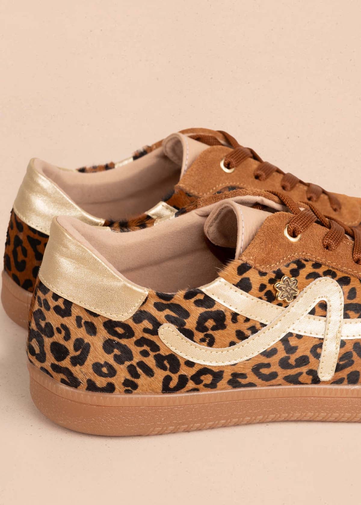 Tenis casuales en cuero color miel con cuero con pelo animal print 105379