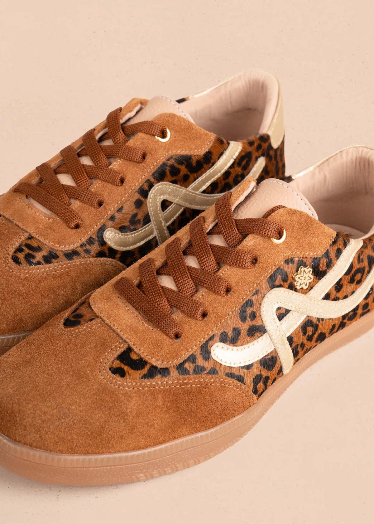 Tenis casuales en cuero color miel con cuero con pelo animal print 105379