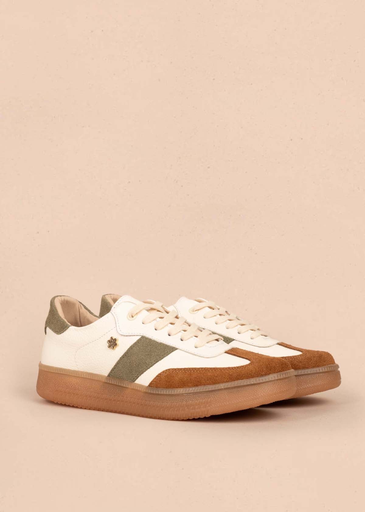 Tenis casuales en cuero color beige 105416