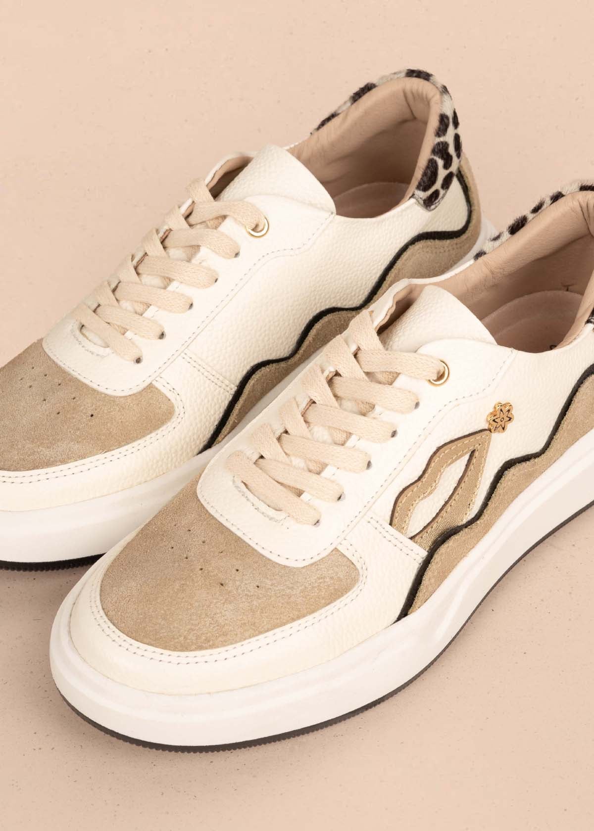 Tenis casuales en cuero color talco 105423