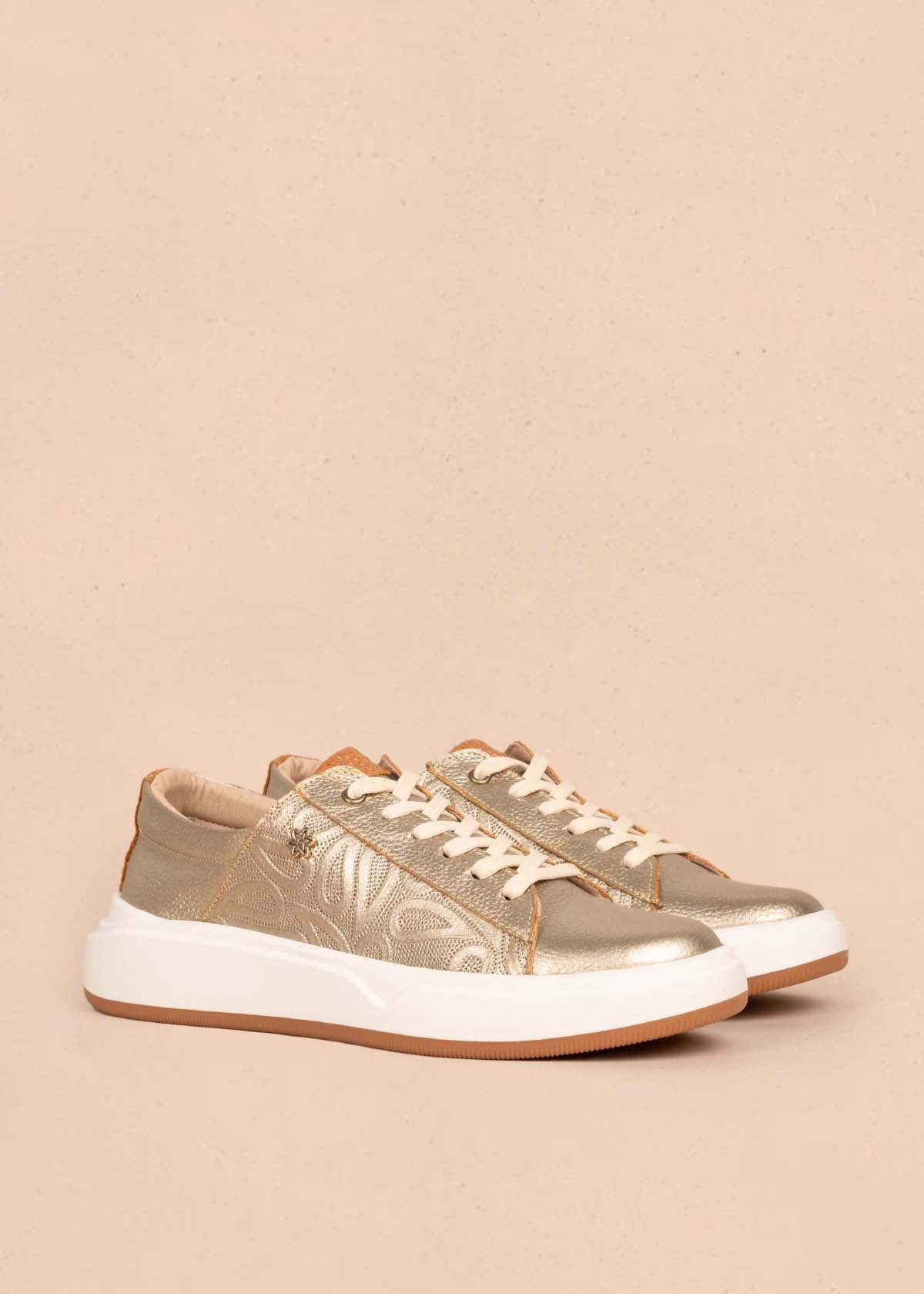 Tenis casuales en cuero color champaña 105425
