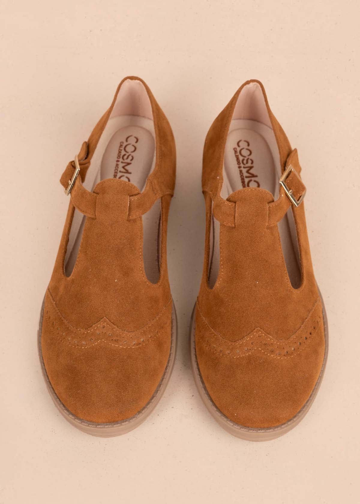 Zapatos cerrados color miel con correa 105449