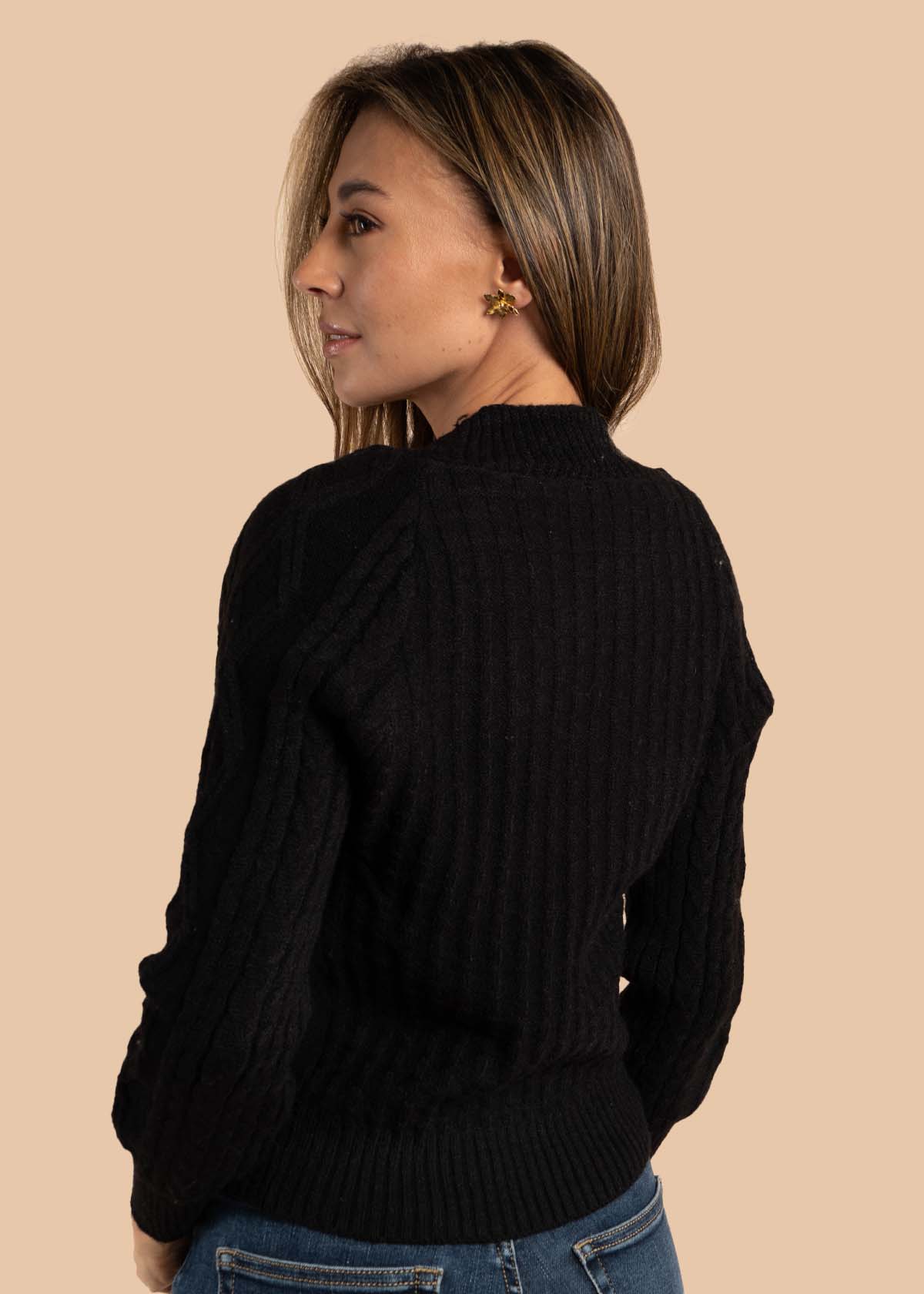 Saco color negro con tejido trenzado 105467