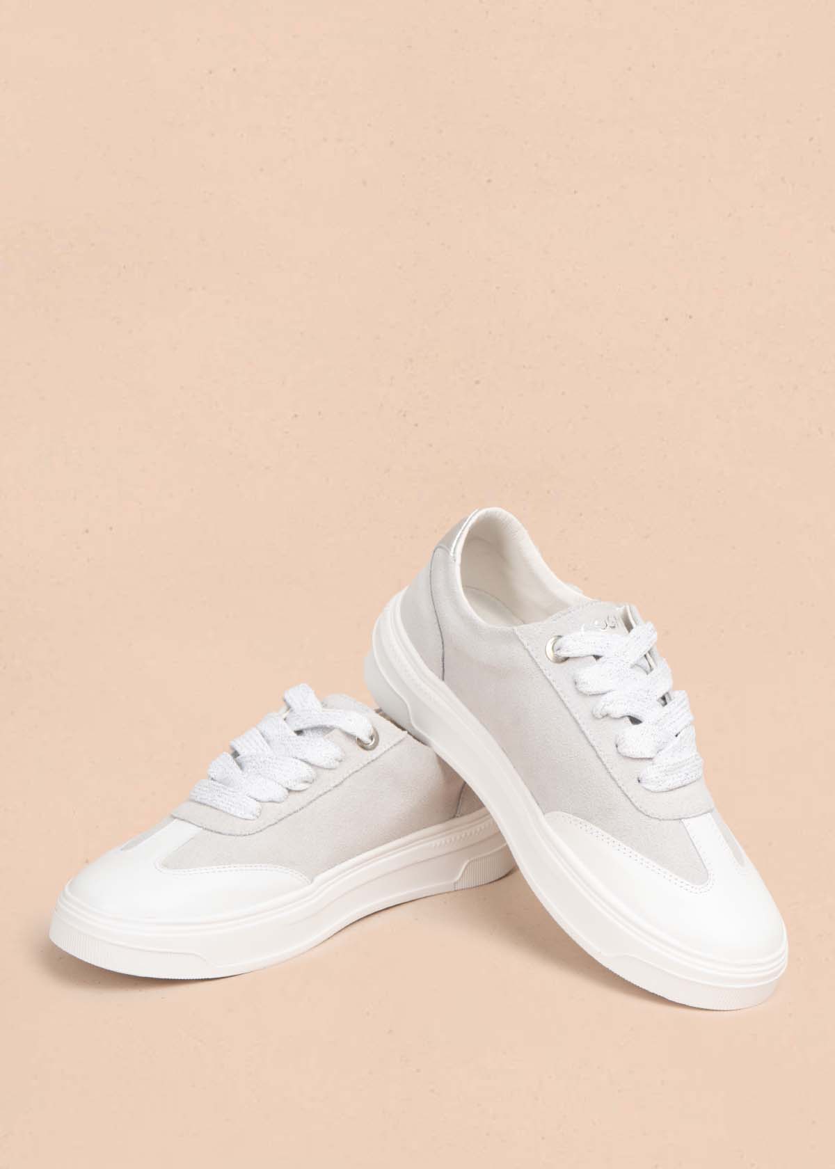 Tenis casuales en cuero color blanco 105490