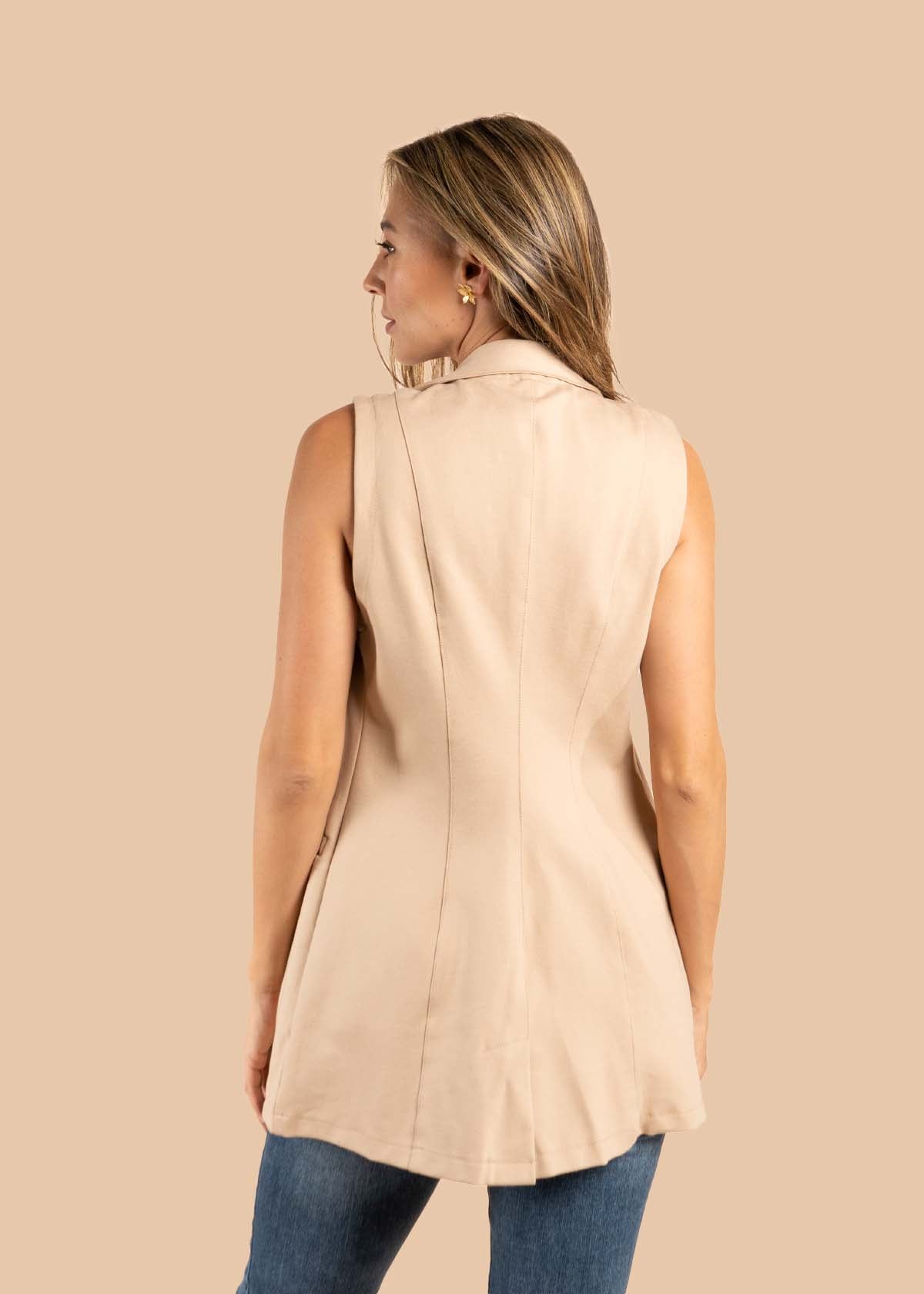 Chaleco color beige con bolsillos 105497