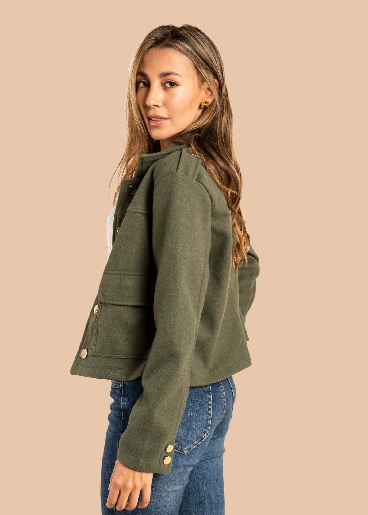 Chaquetas color verde con bolsillos 105501