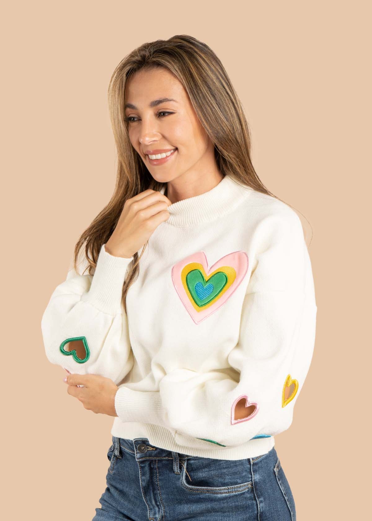 Buzo color crema con corazones 105525