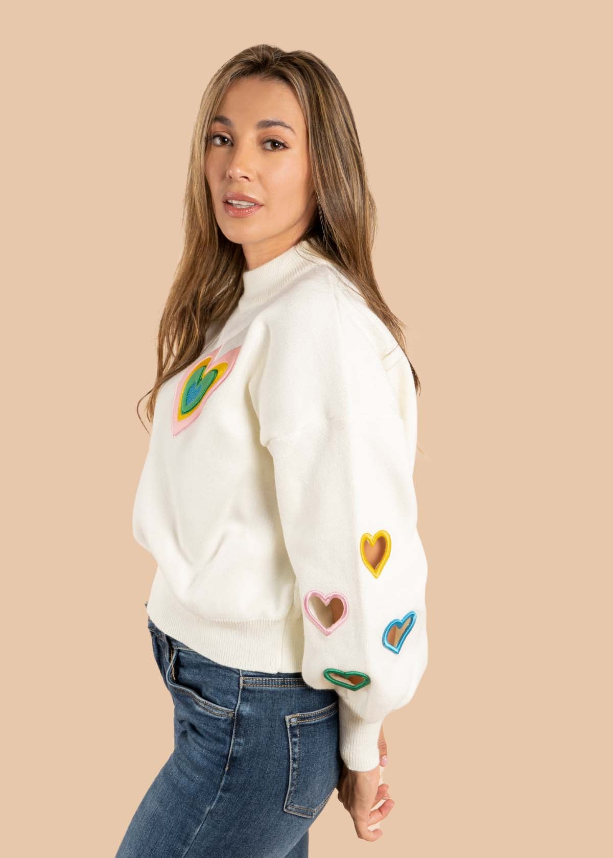 Buzo color crema con corazones 105525