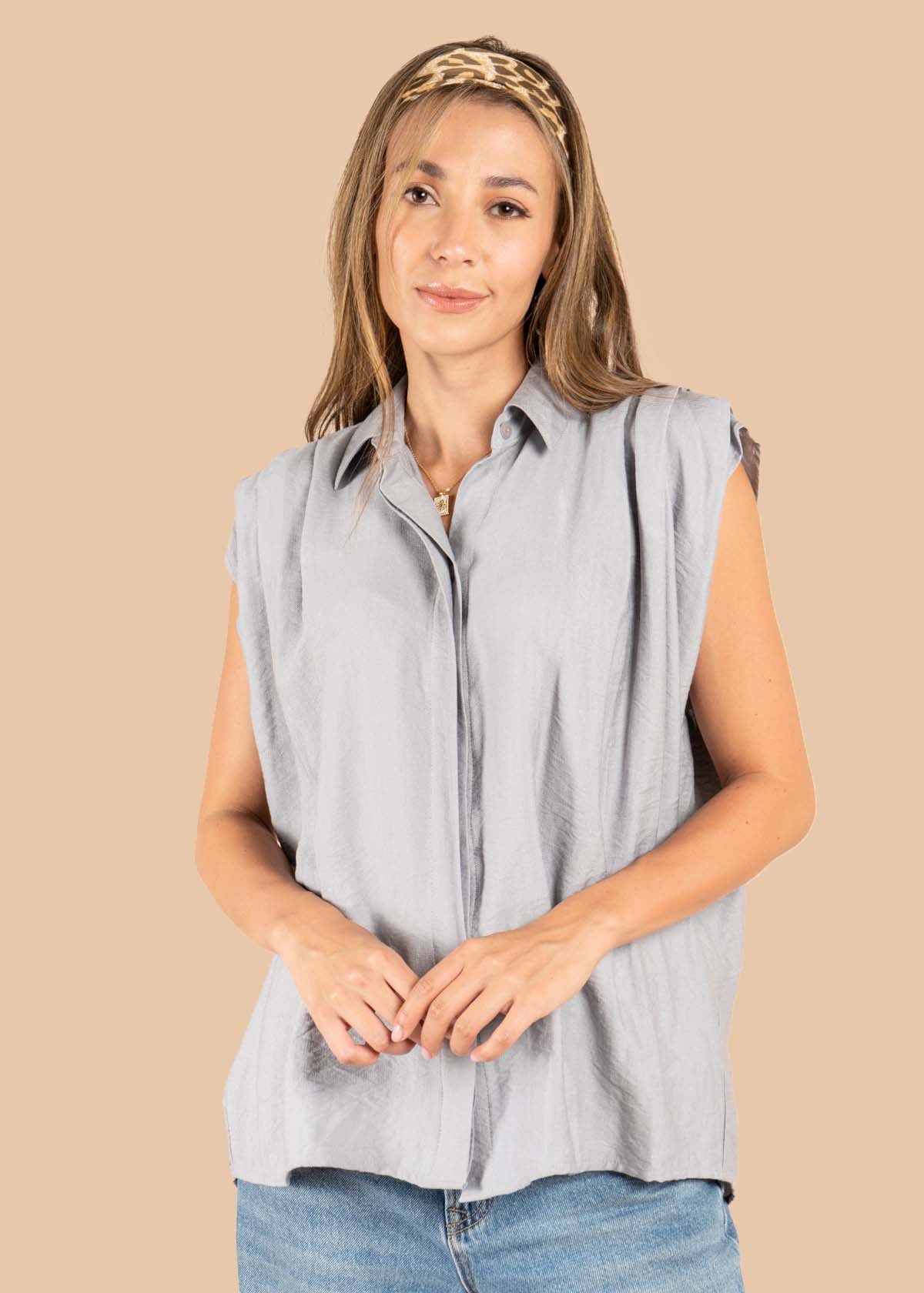Blusa color gris con cuello solapa 105538