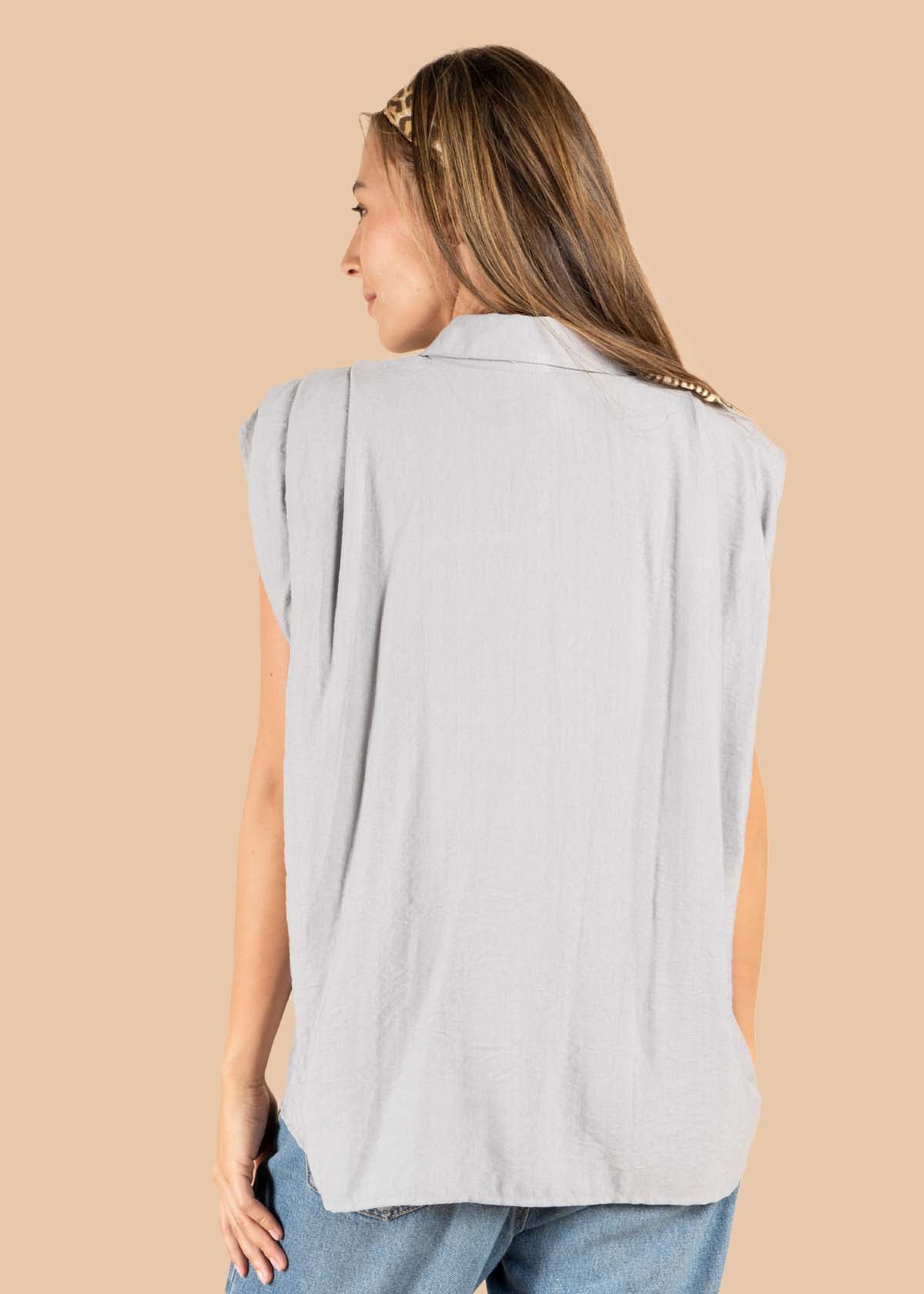 Blusa color gris con cuello solapa 105538