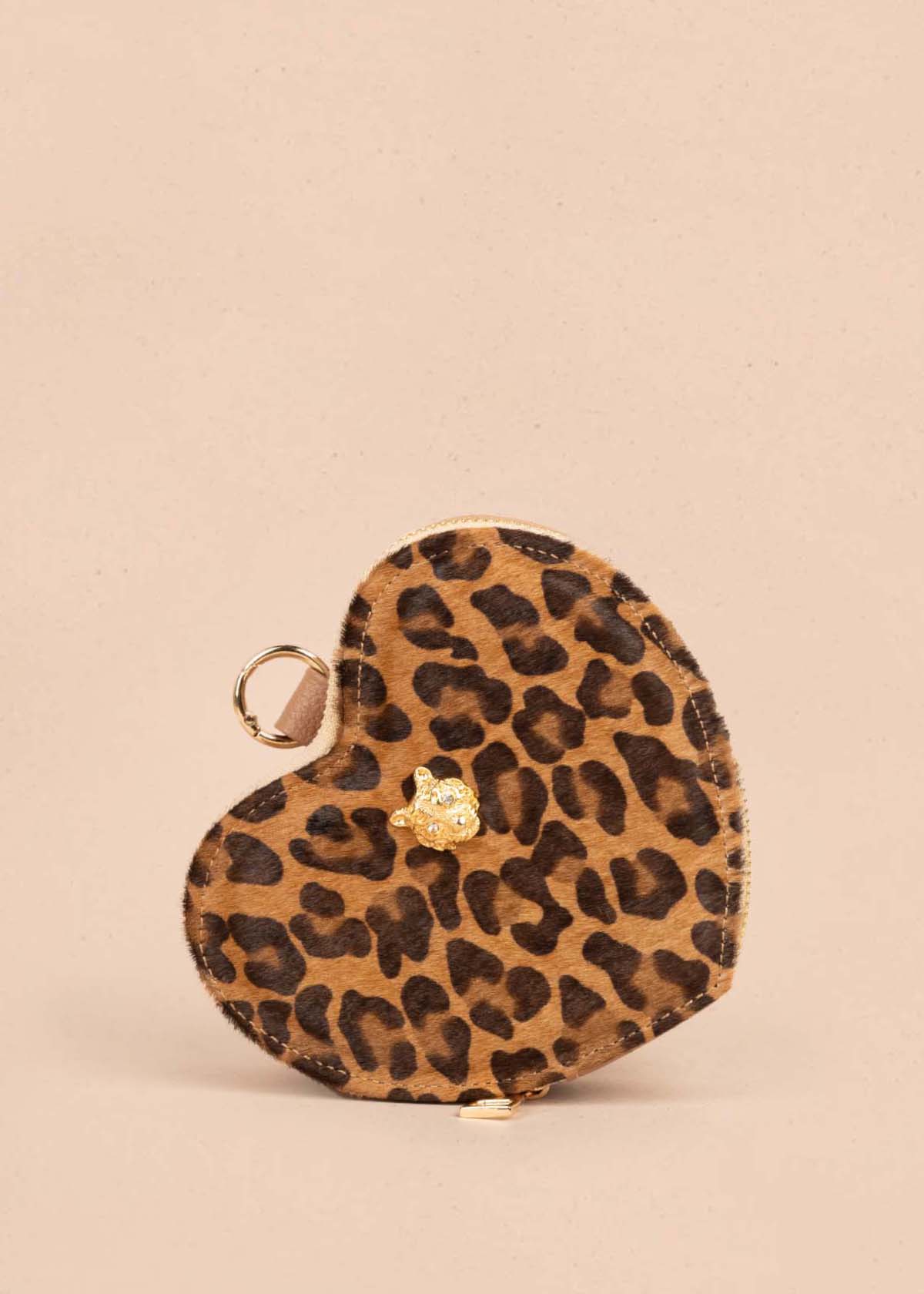 Bolso manos libres en cuero con forma de corazón color animal print 105559