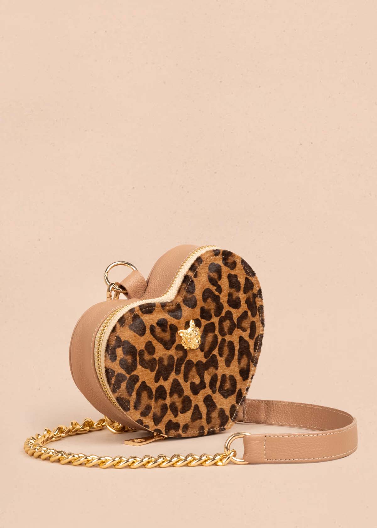Bolso manos libres en cuero con forma de corazón color animal print 105559