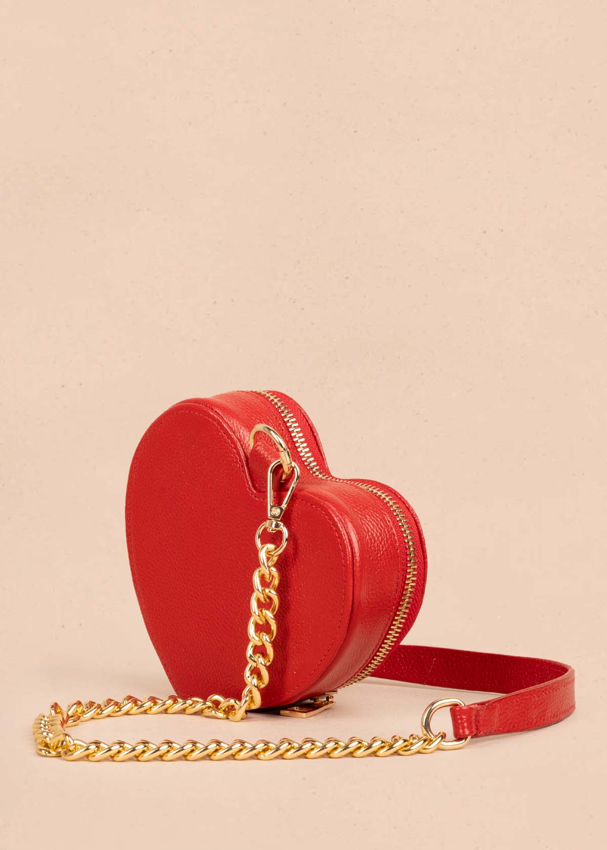 Bolso manos libres en cuero con forma de corazón color rojo 105560
