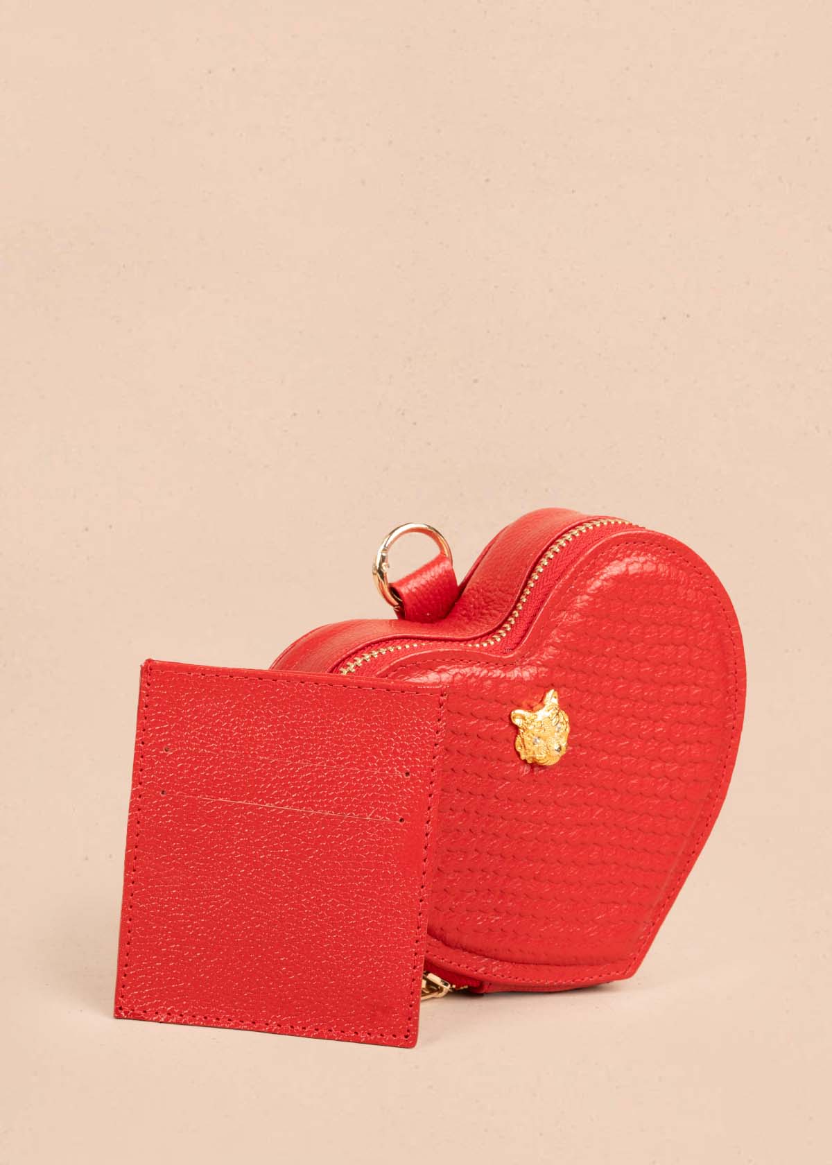 Bolso manos libres en cuero con forma de corazón color rojo 105560
