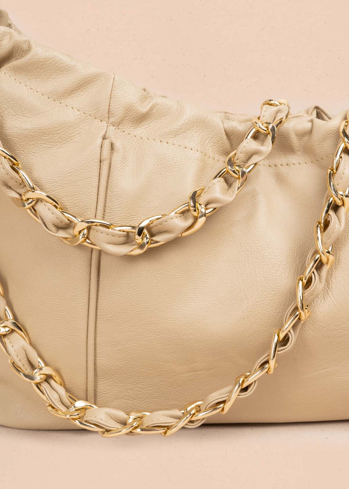 Bolso cartera color beige con cadena 105566