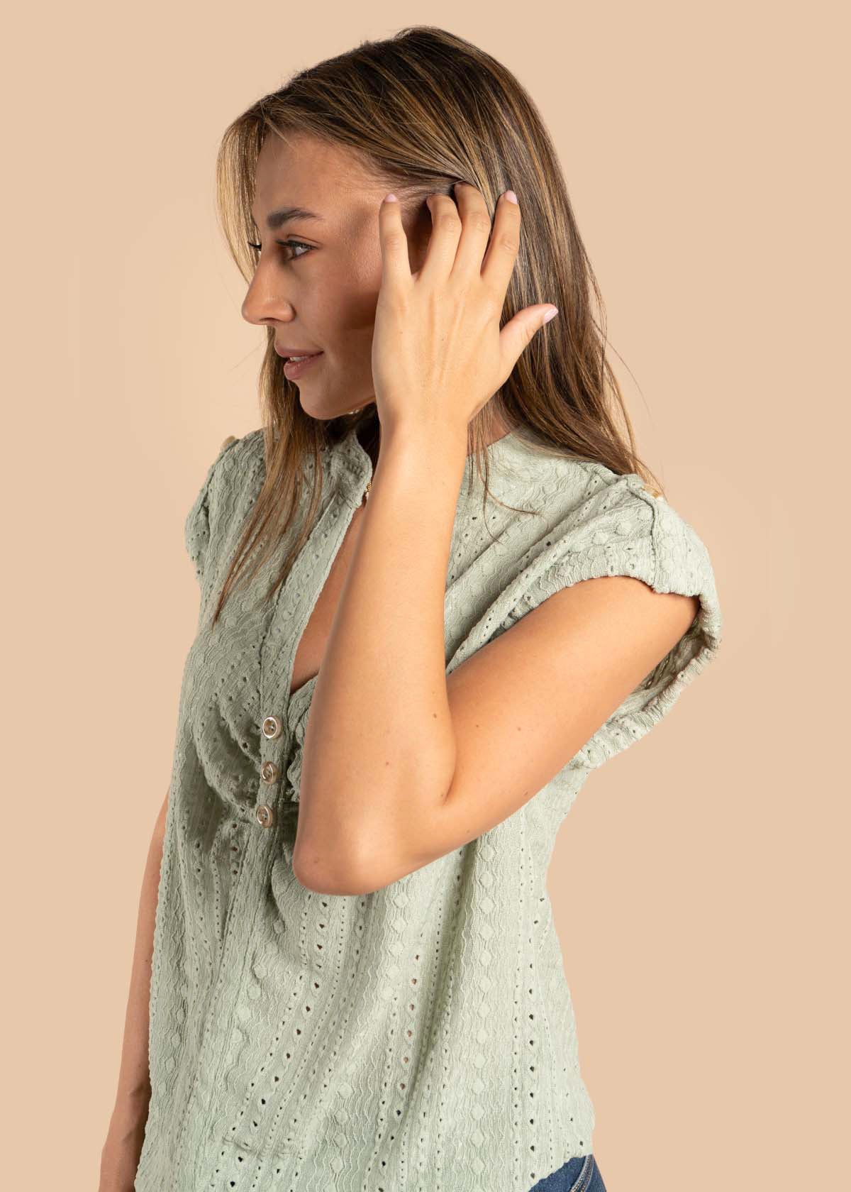 Blusa color verde con ojalillo 105603