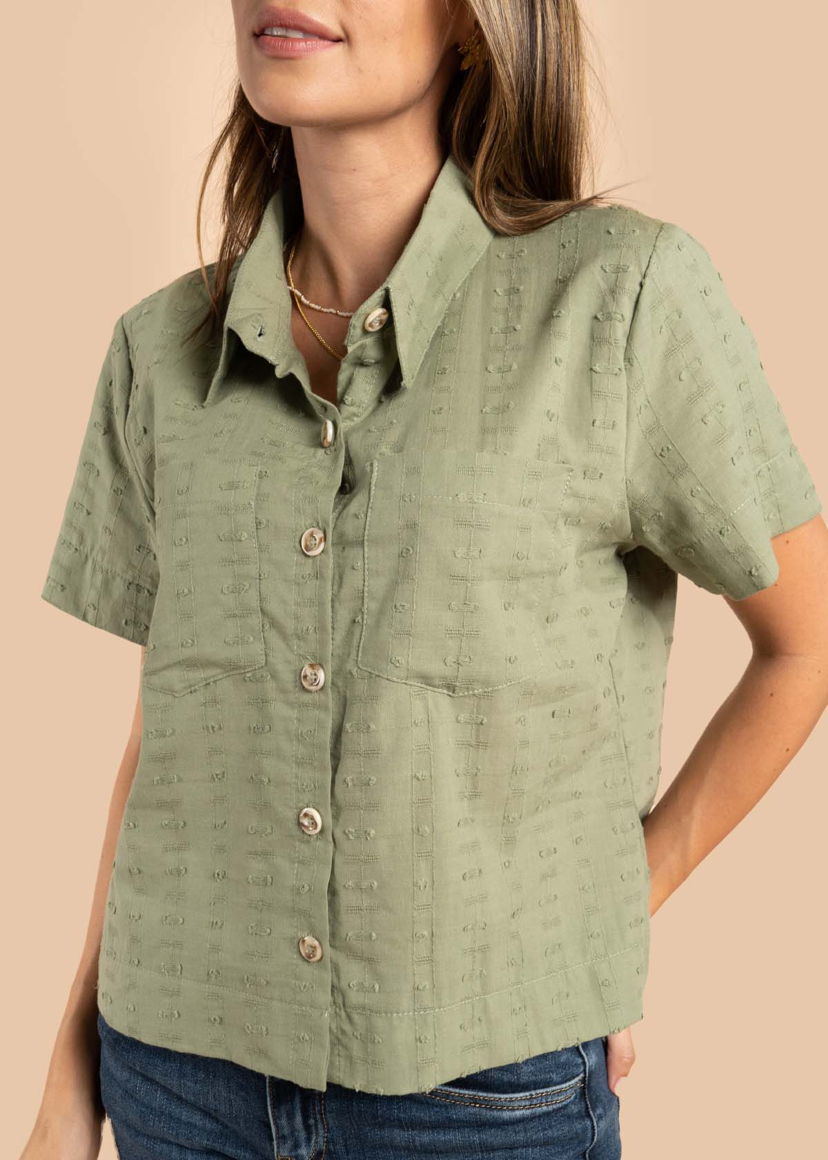 Blusa color verde con bolsillos 105606