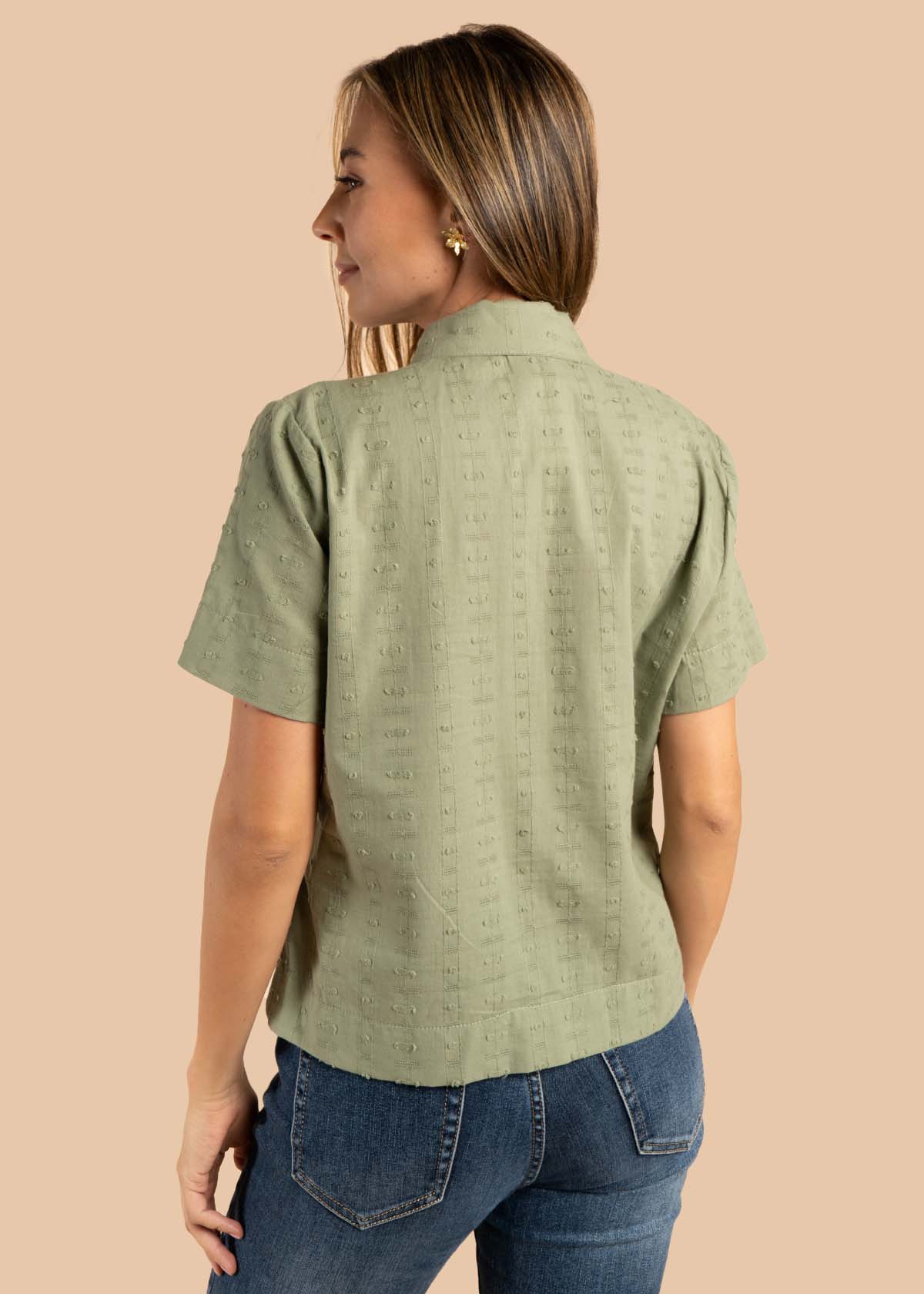 Blusa color verde con bolsillos 105606