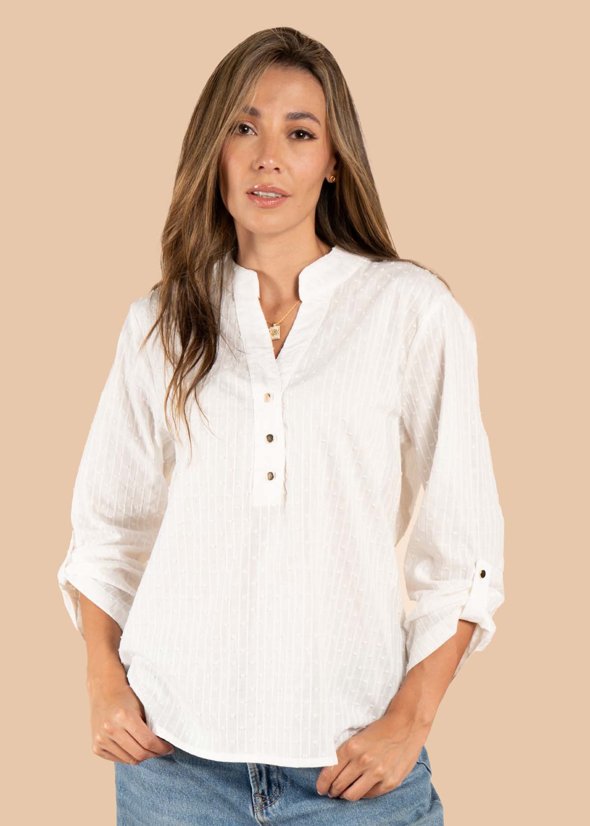 Blusa color blanco con cuello V 105614