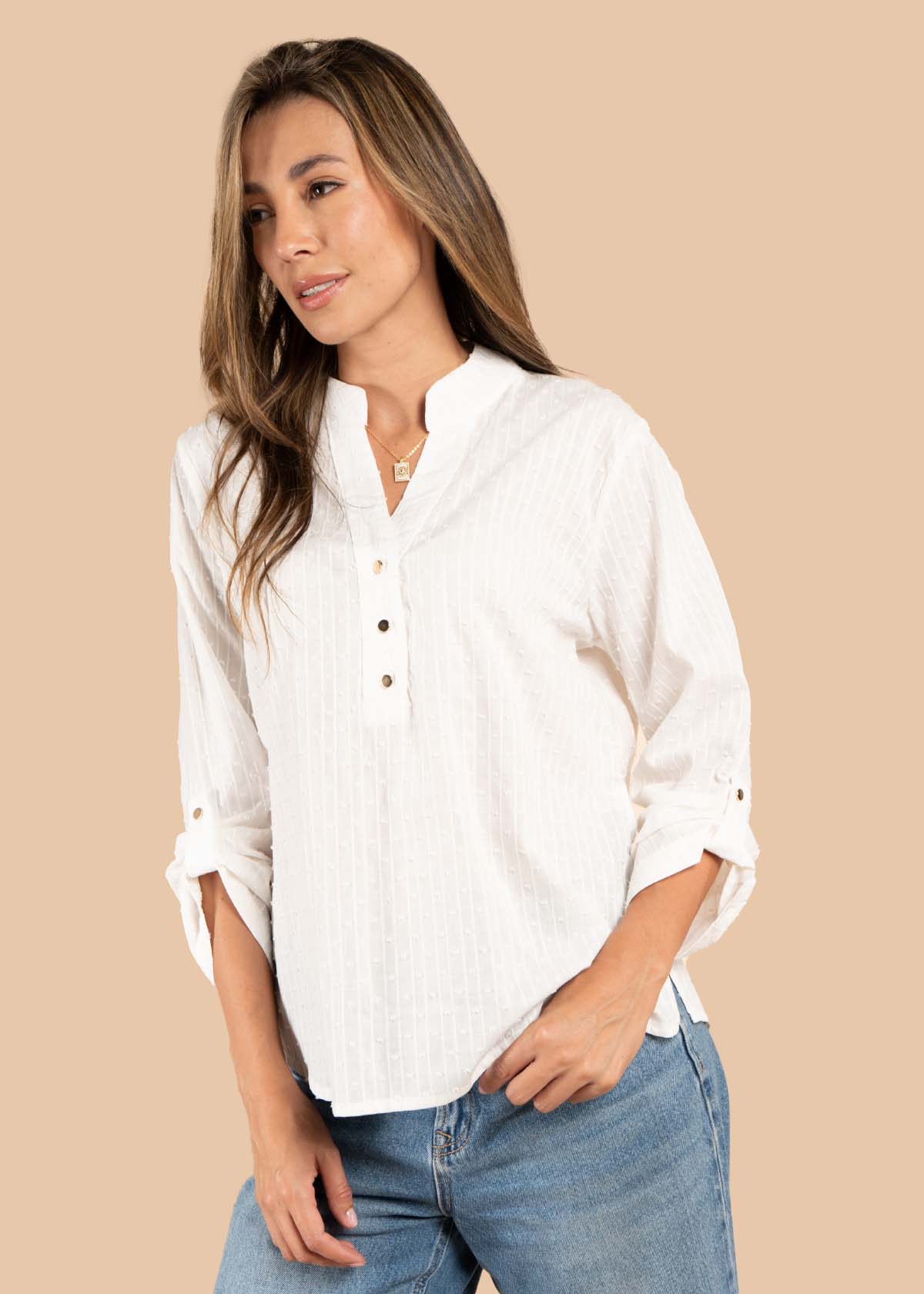Blusa color blanco con cuello V 105614