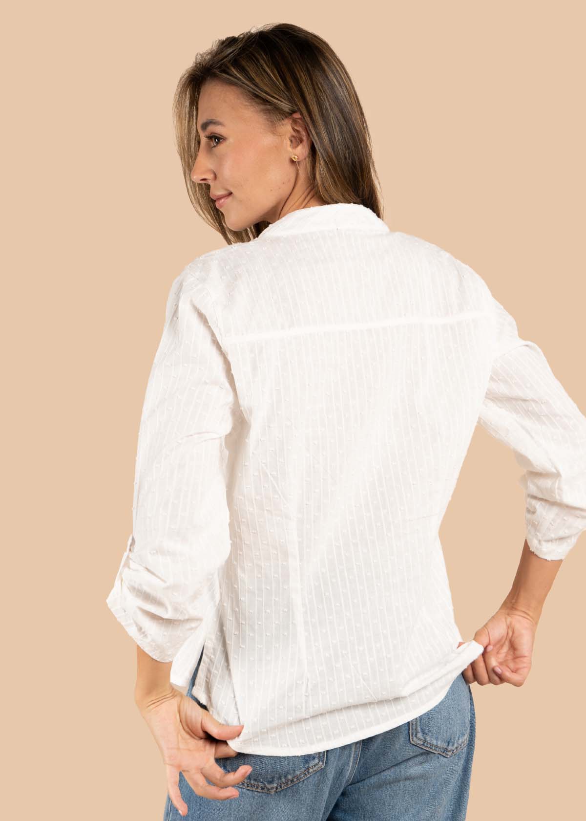 Blusa color blanco con cuello V 105614