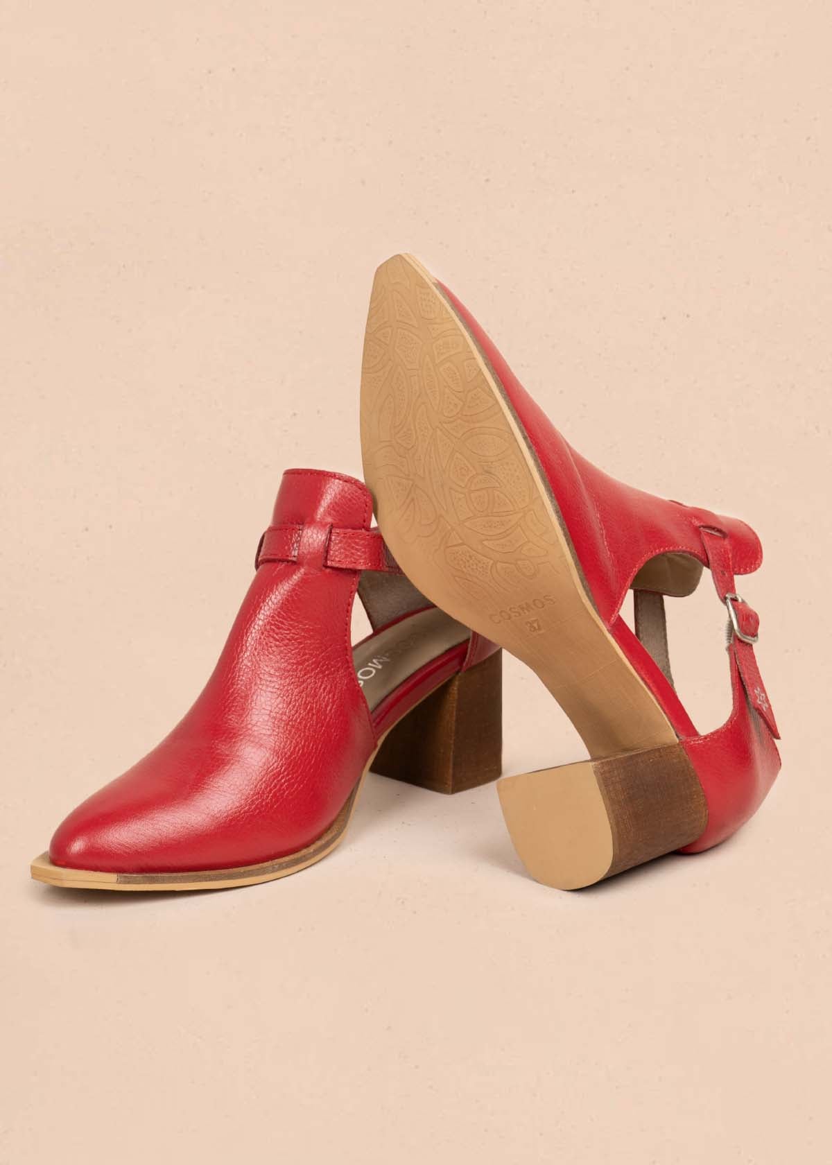 Botines en cuero color rojo con correa 105711