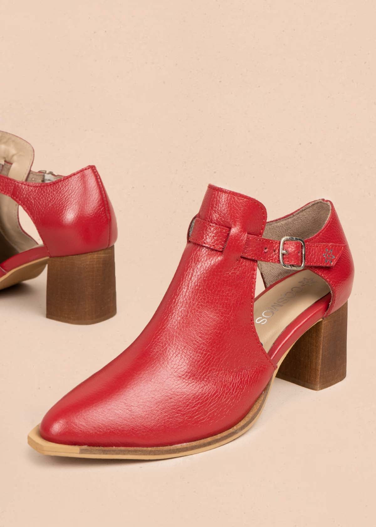 Botines en cuero color rojo con correa 105711