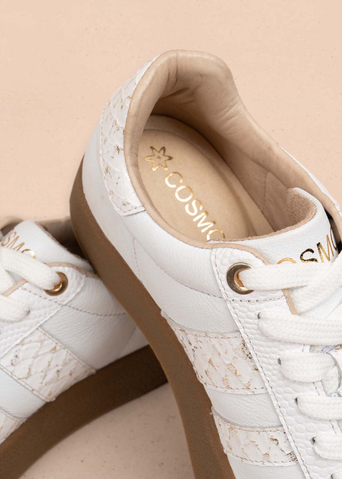 Tenis casuales en cuero color blanco con folia 105718